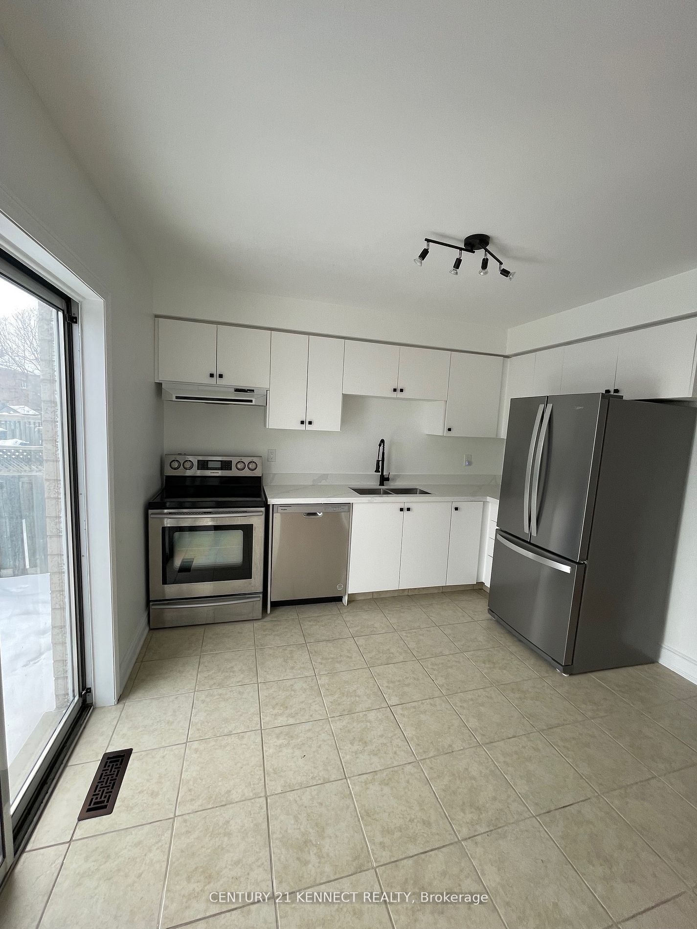 35 Drake Drive, Barrie, ON L4N 8X4 photo 3