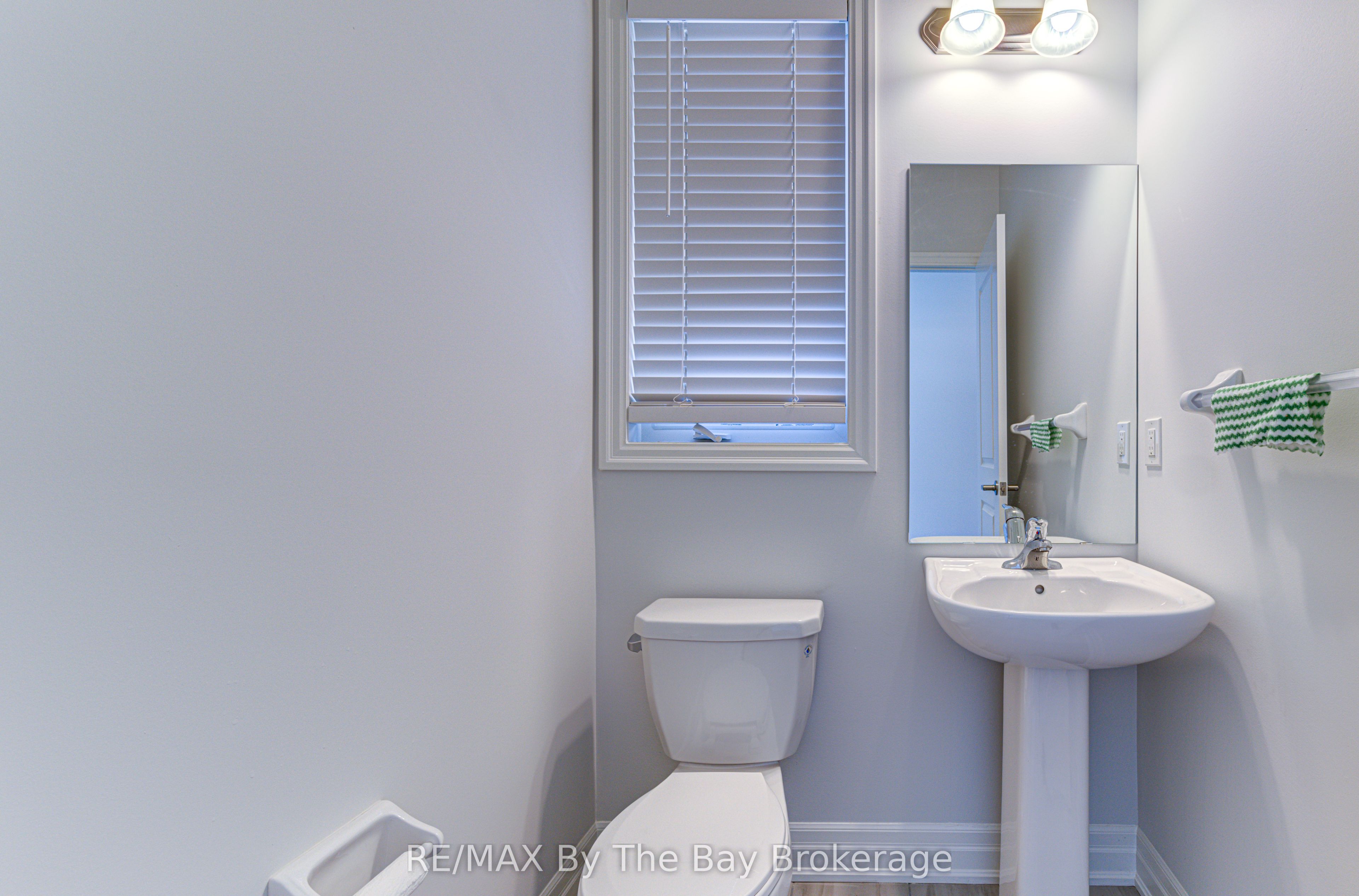 17 Rosanne Circle, Wasaga Beach, ON L9Z 0N4 photo 3