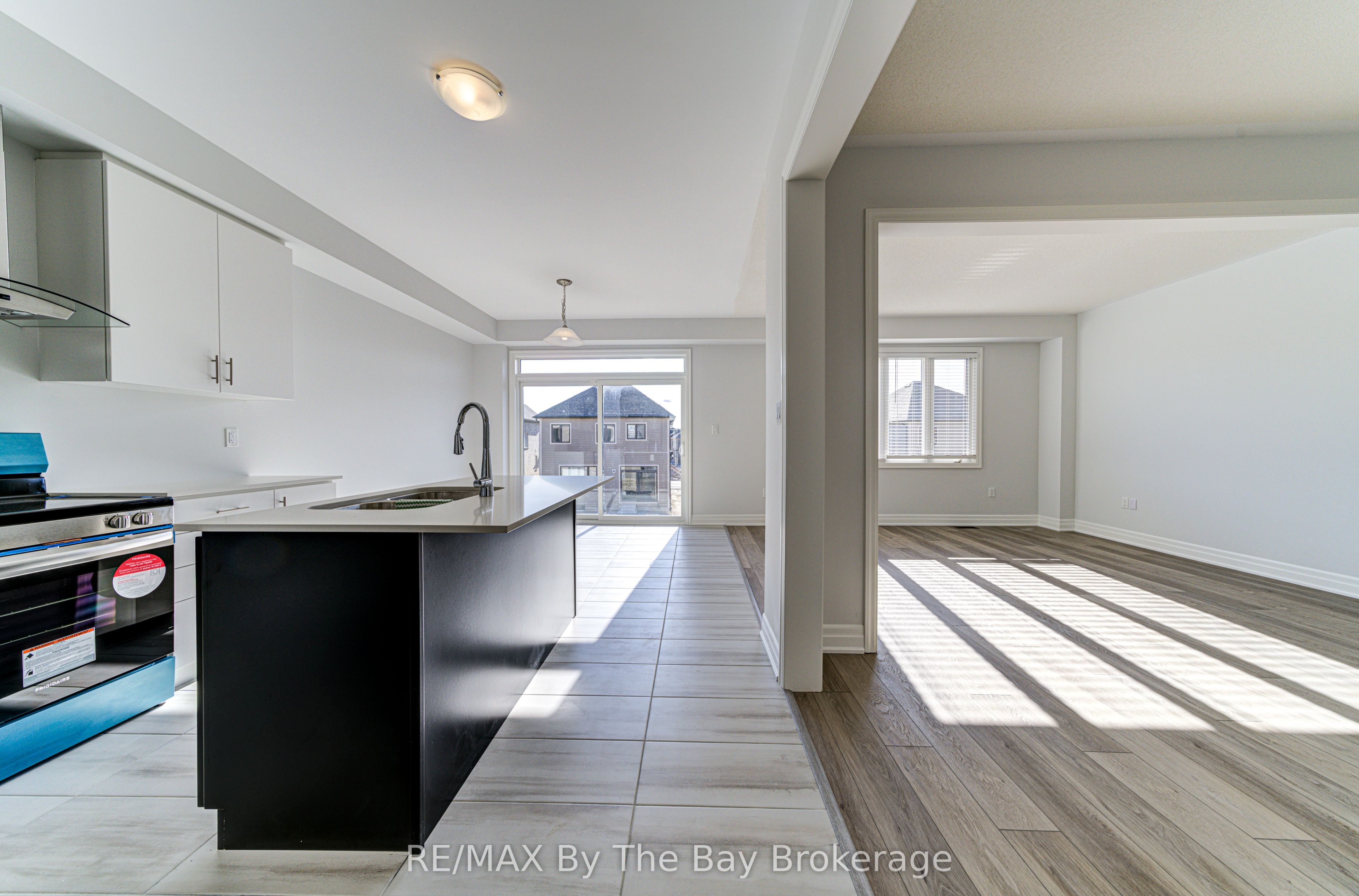 17 Rosanne Circle, Wasaga Beach, ON L9Z 0N4 photo 4