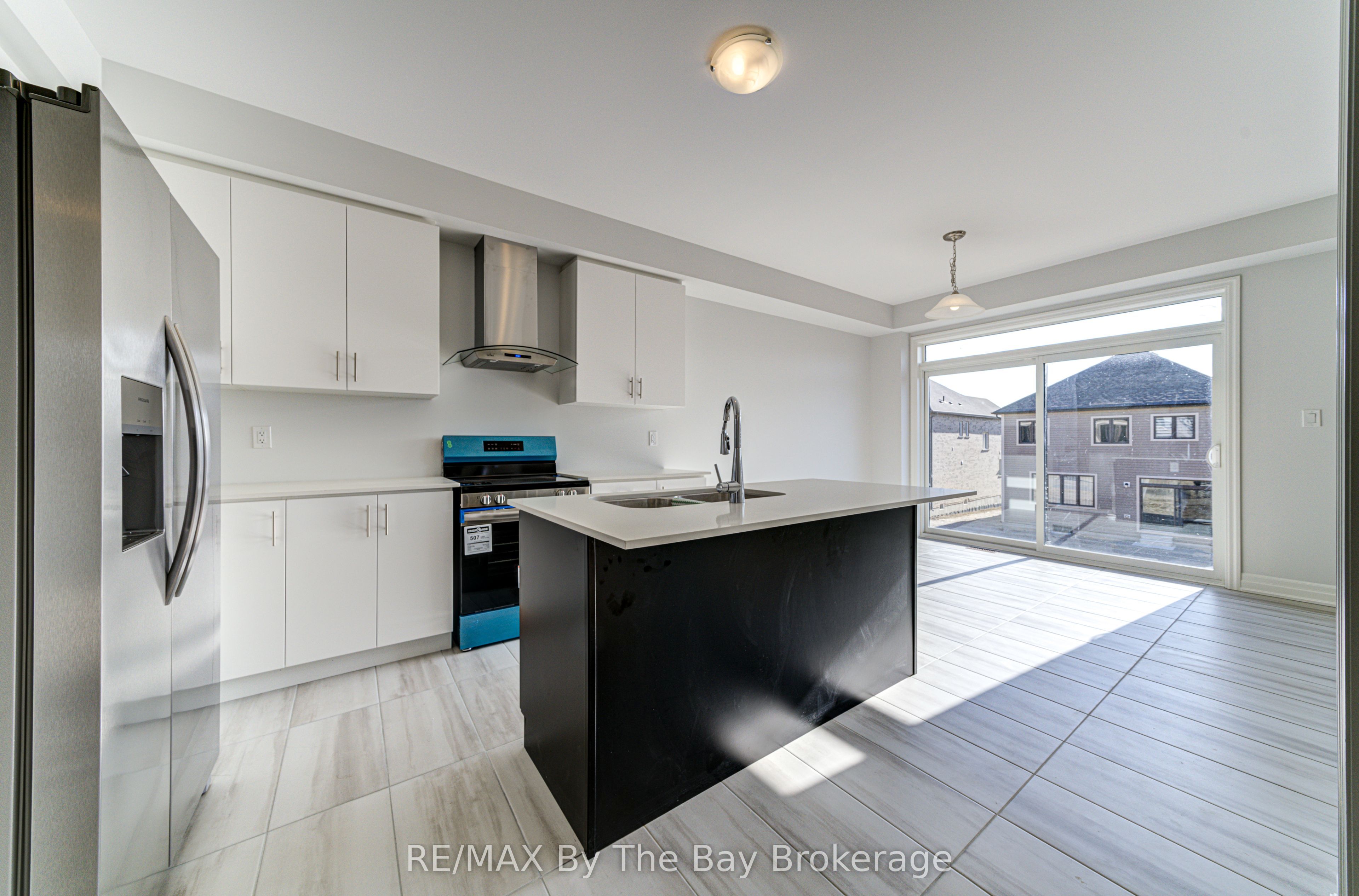 17 Rosanne Circle, Wasaga Beach, ON L9Z 0N4 photo 5