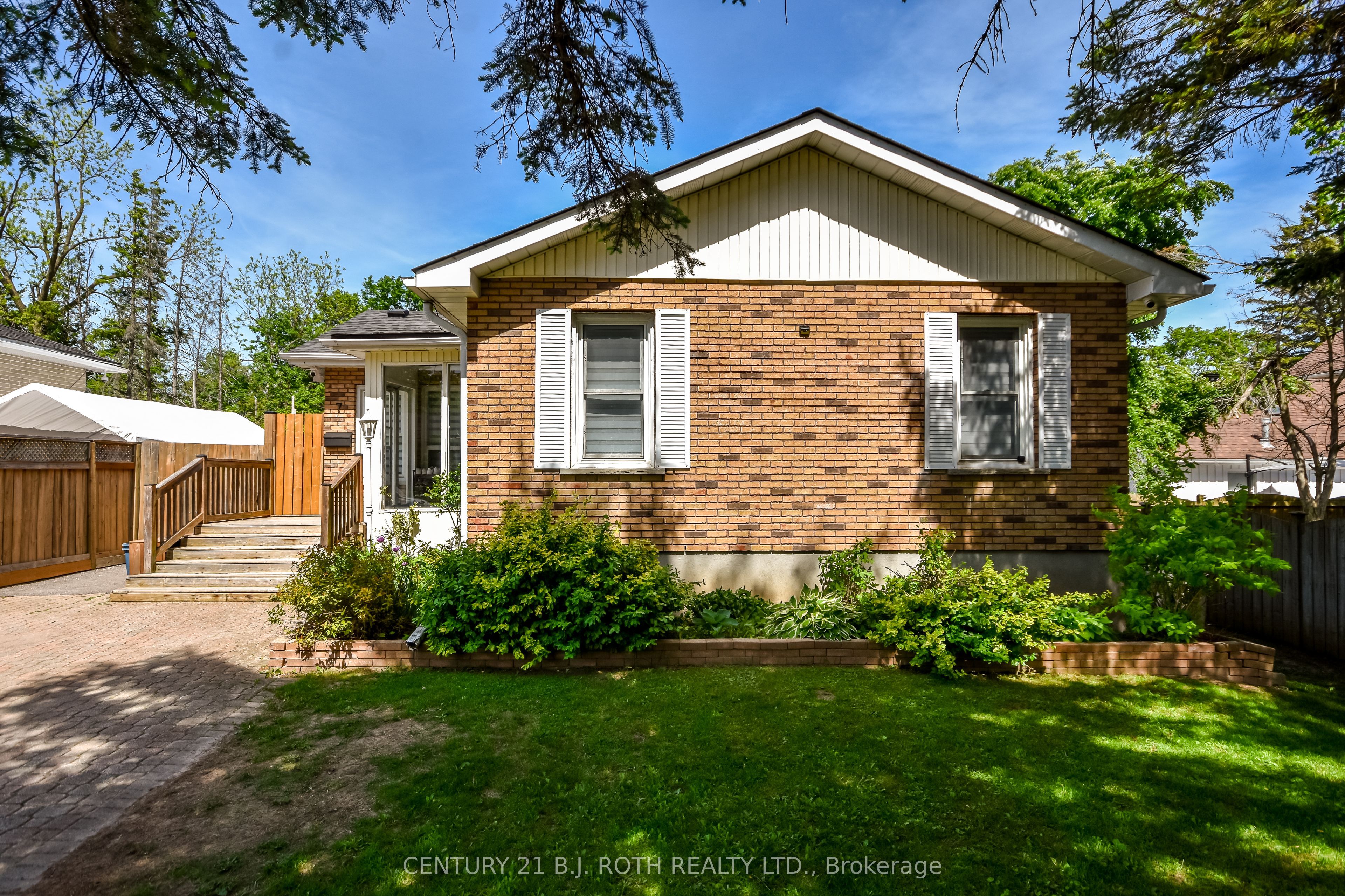 7 WESLEY Street, Barrie, ON L4N 2A4 photo 2