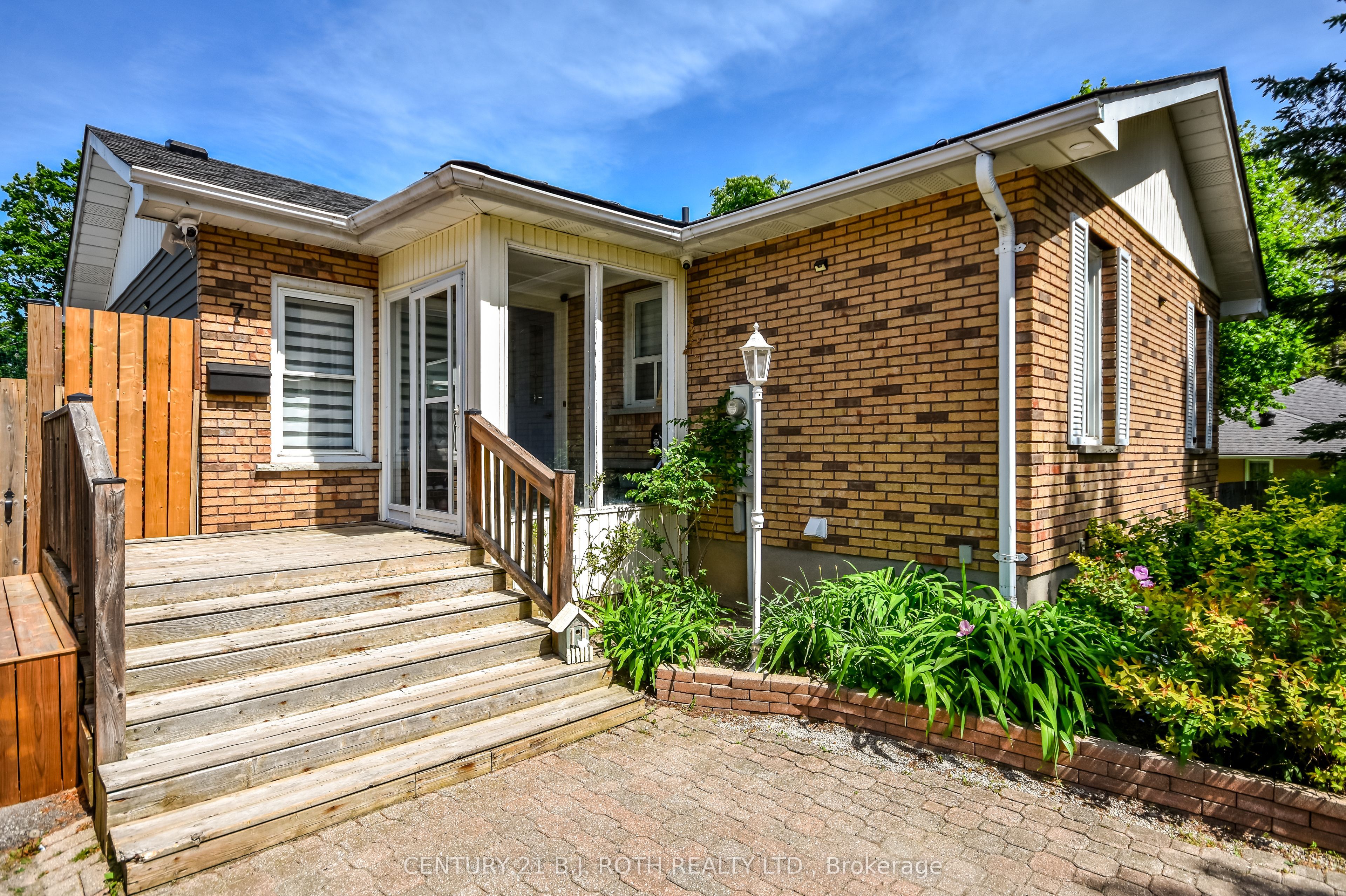 7 WESLEY Street, Barrie, ON L4N 2A4 photo 3
