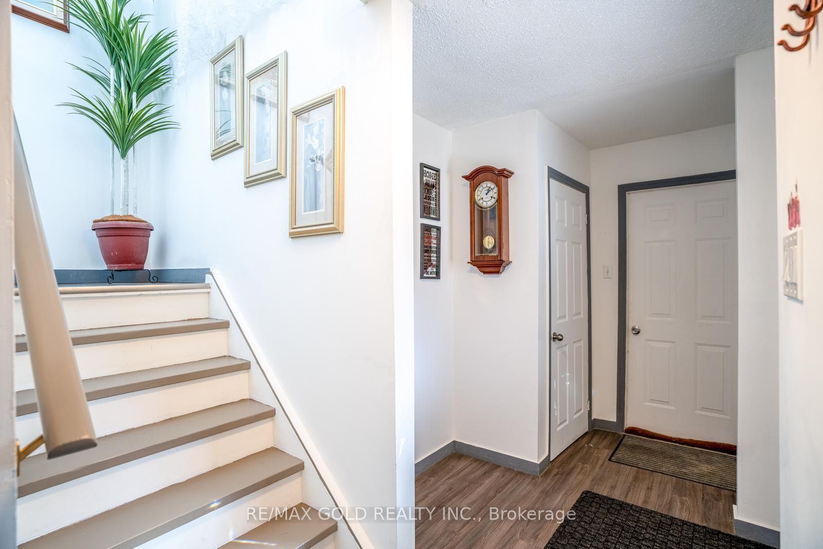 2 Kinzie Lane, Barrie, ON L4M 6A3 photo 5