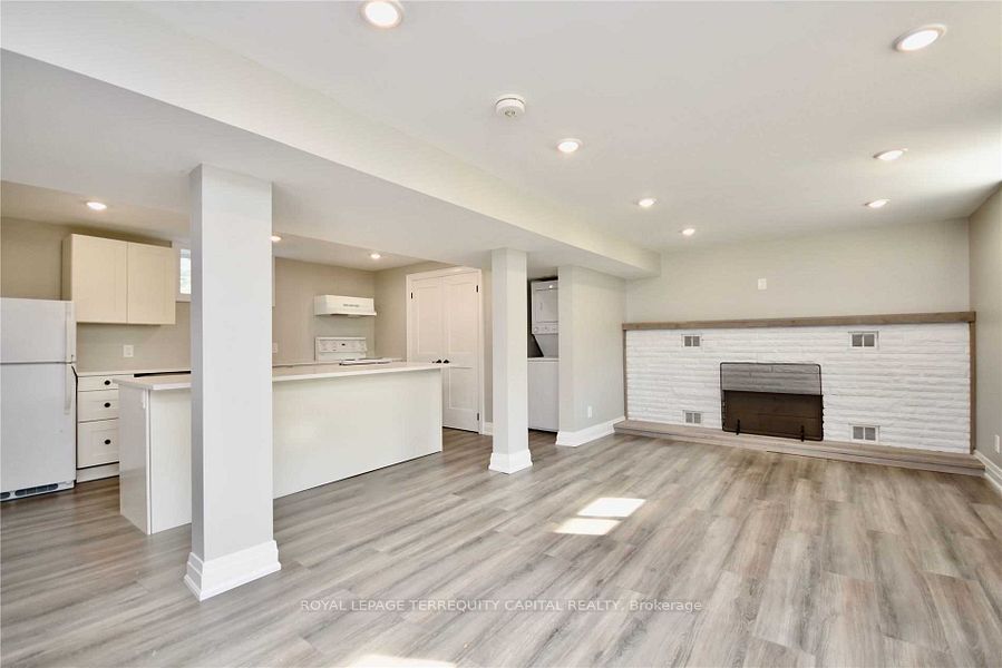 192 Wellington Street E Lower, Barrie, ON L4M 2C8 photo 4