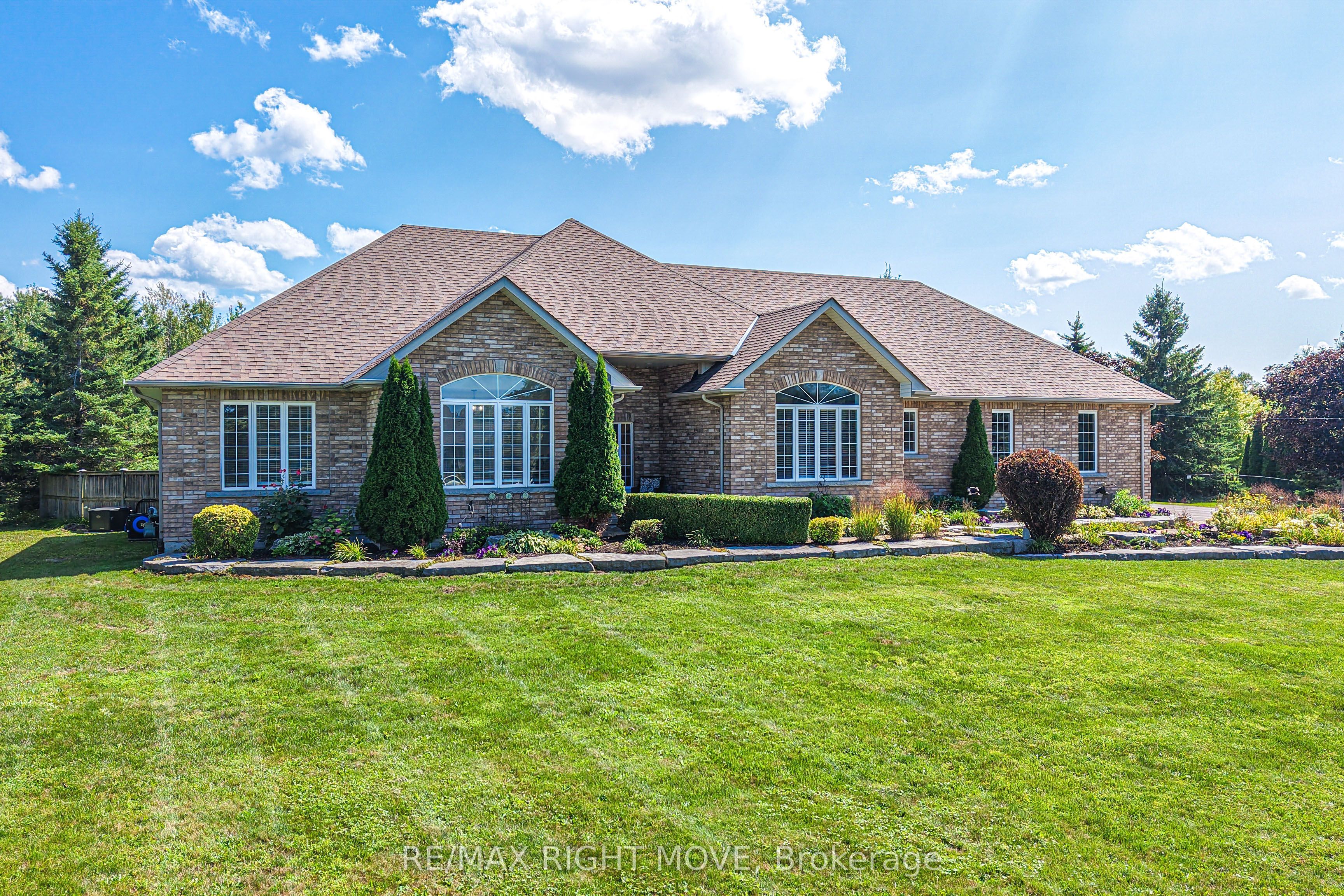 1043 Hurlwood Lane, Severn, ON L3V 6H4 photo 2
