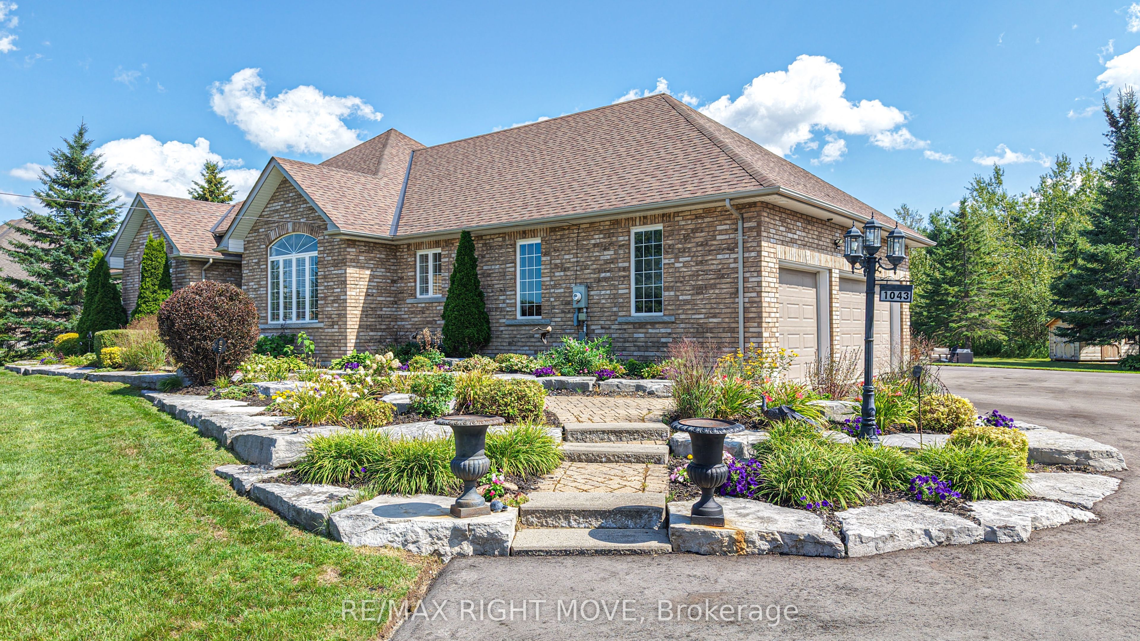 1043 Hurlwood Lane, Severn, ON L3V 6H4 photo 3