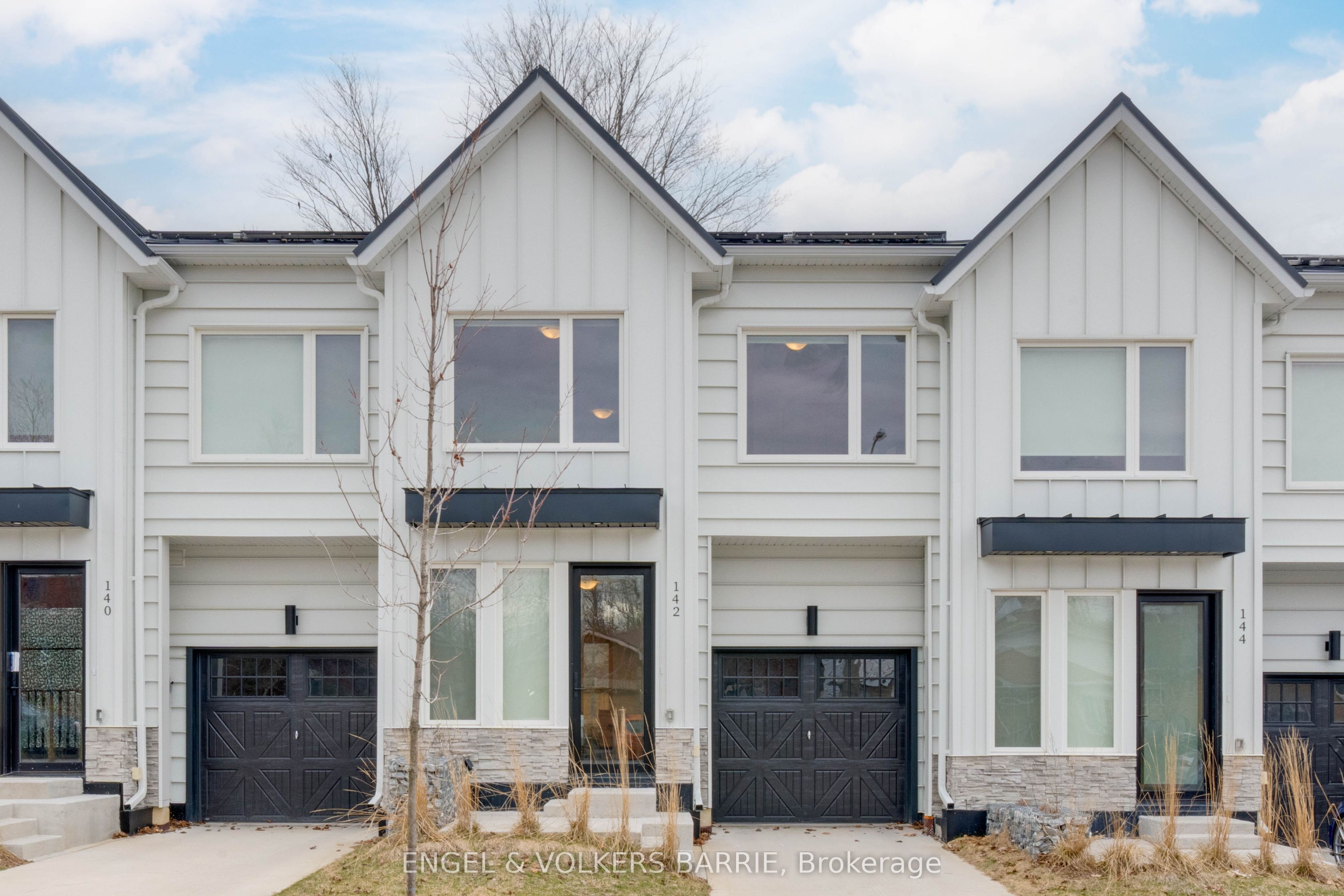 142 Athabaska Road, Barrie, ON L4N 8E5