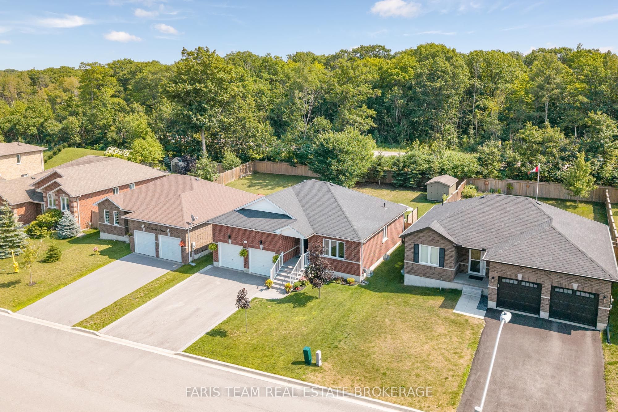 17 Hunter Avenue, Tay, ON L0K 2A0 photo 2