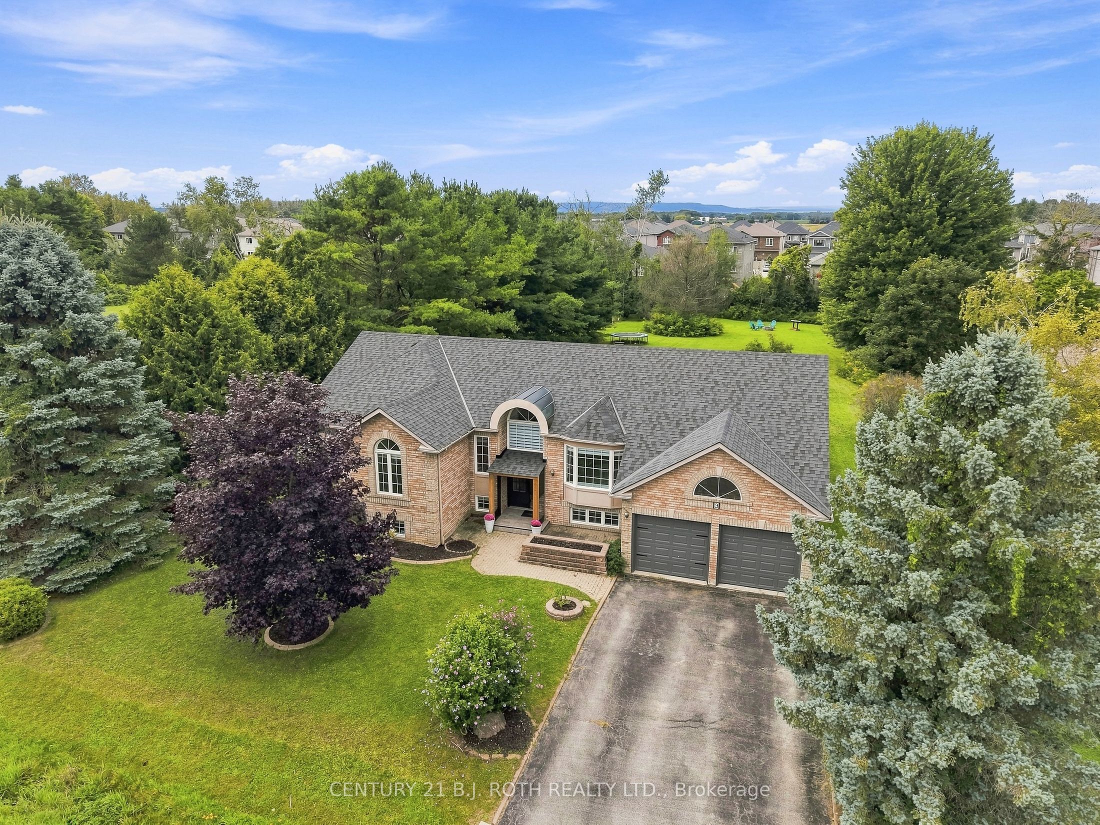 3 Dean Court, Wasaga Beach, ON L9Z 1J9