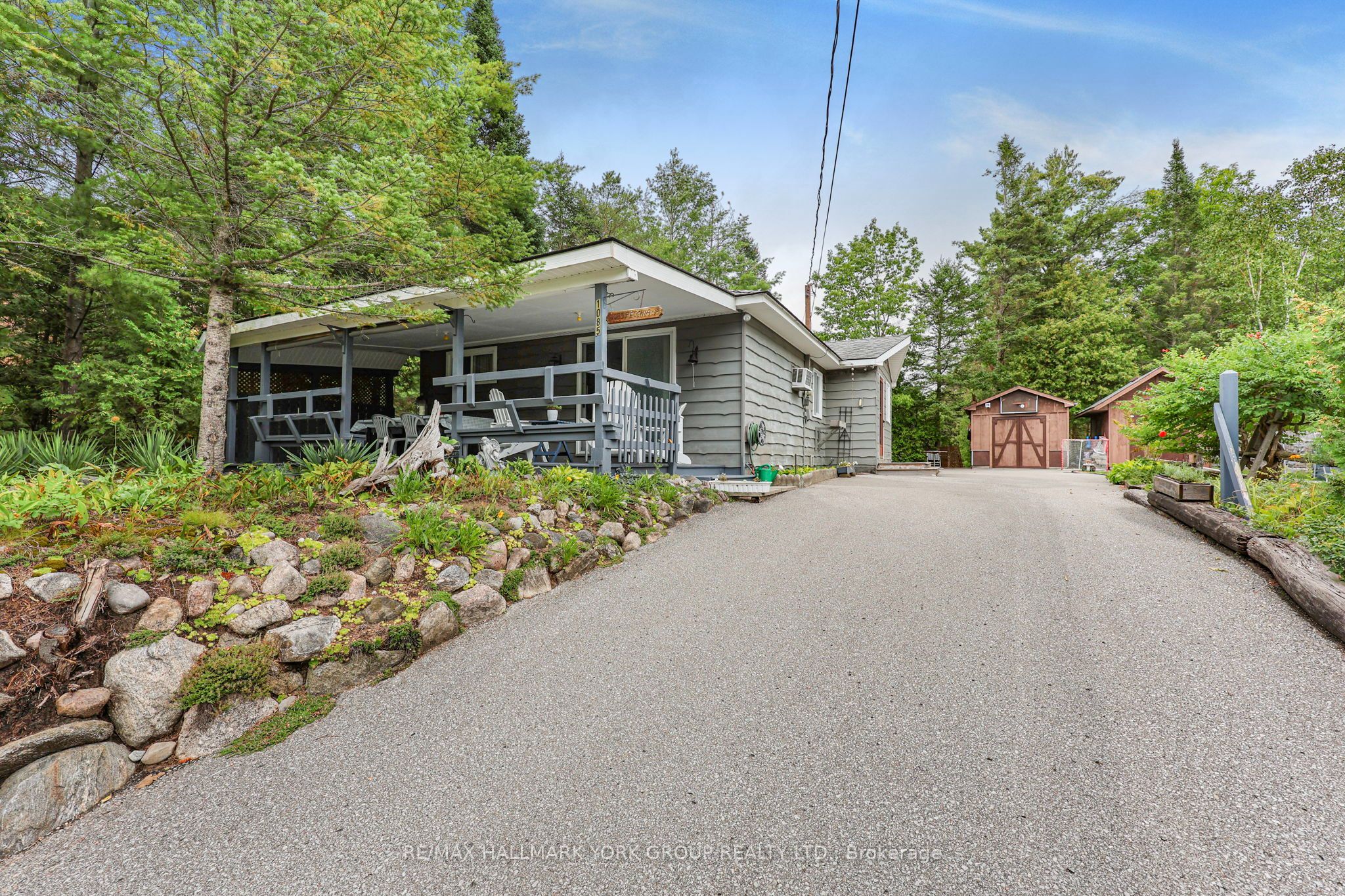 1085 River Road E, Wasaga Beach, ON L9Z 2P7 photo 2
