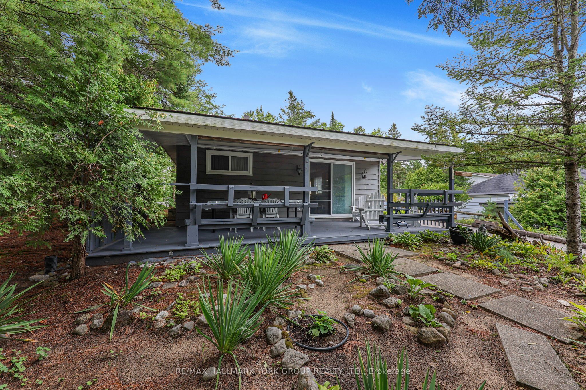 1085 River Road E, Wasaga Beach, ON L9Z 2P7 photo 3