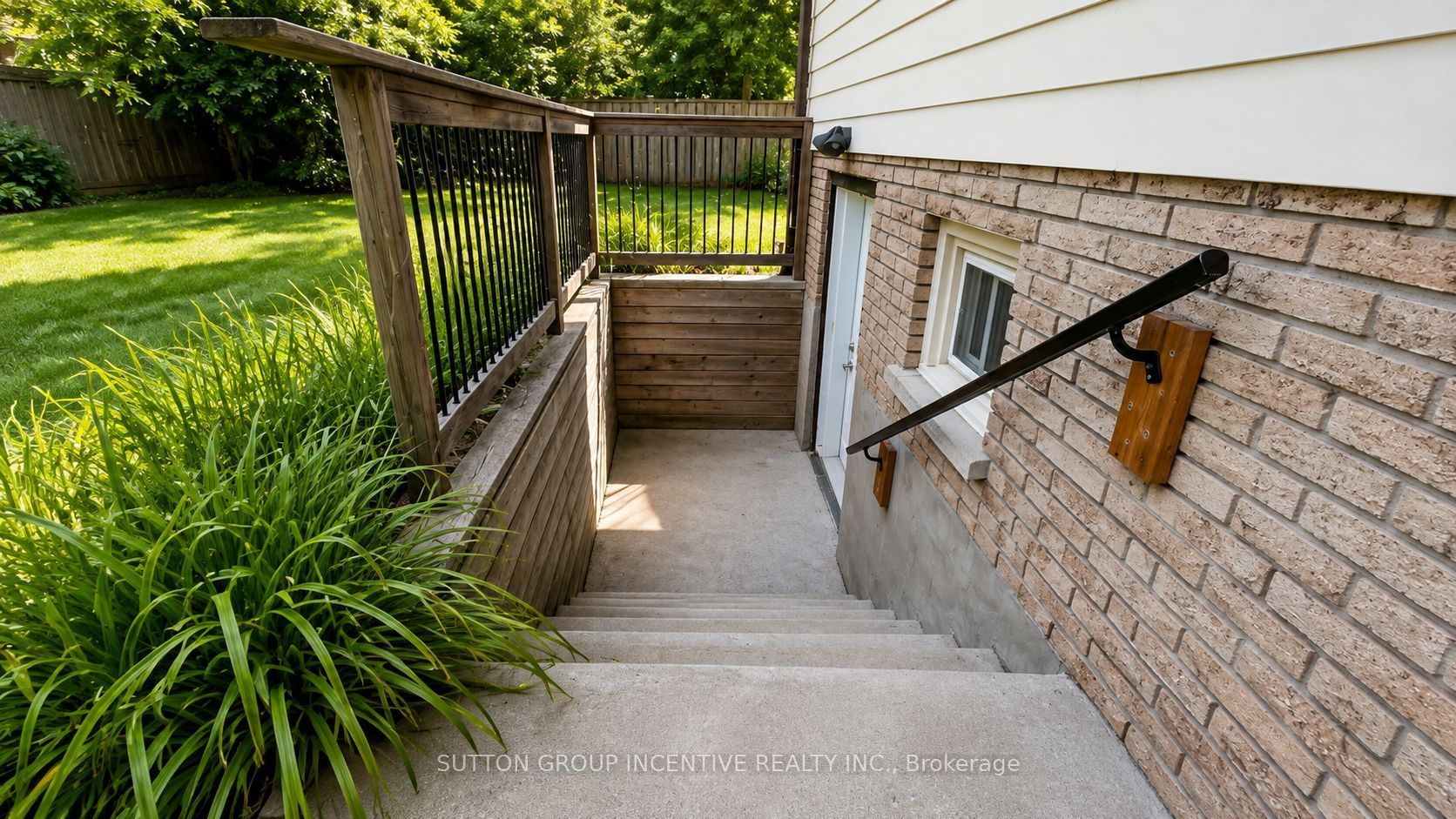 35 Davies Crescent, Barrie, ON L4M 2M4 photo 2