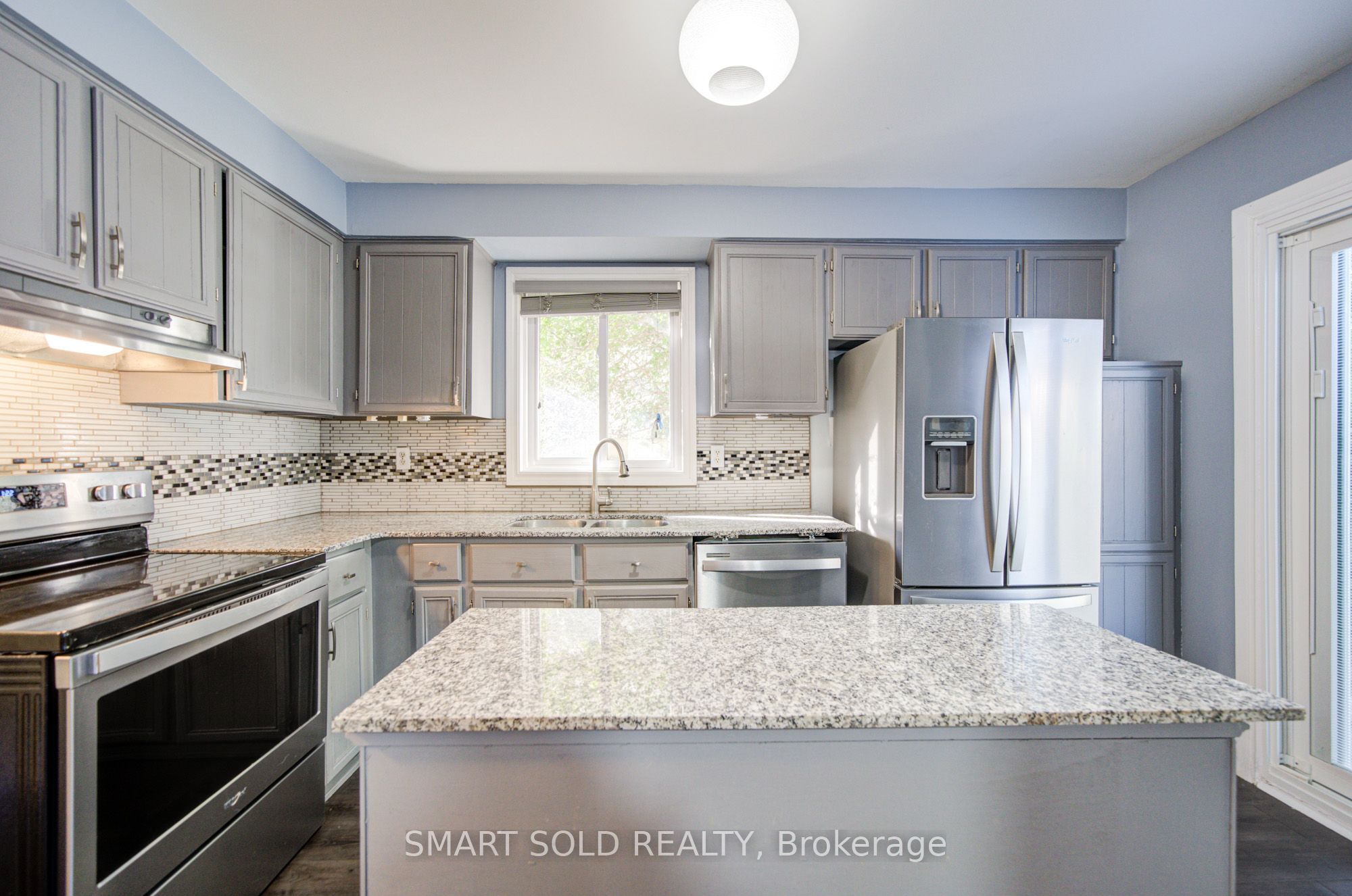 90 Moon Drive, Barrie, ON L4N 7G9 photo 3