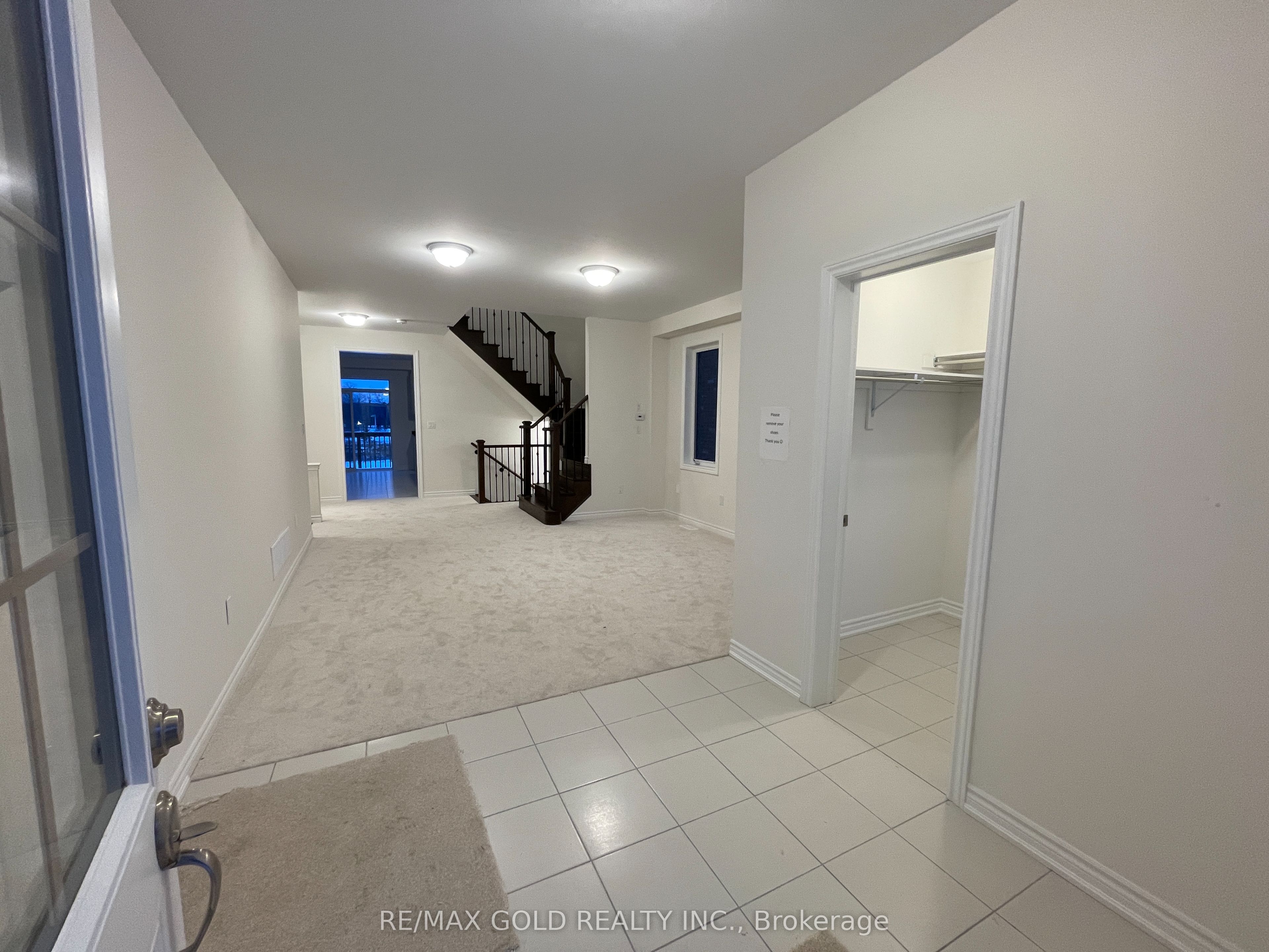 21 Sanford Circle, Springwater, ON L9X 2A8 photo 2