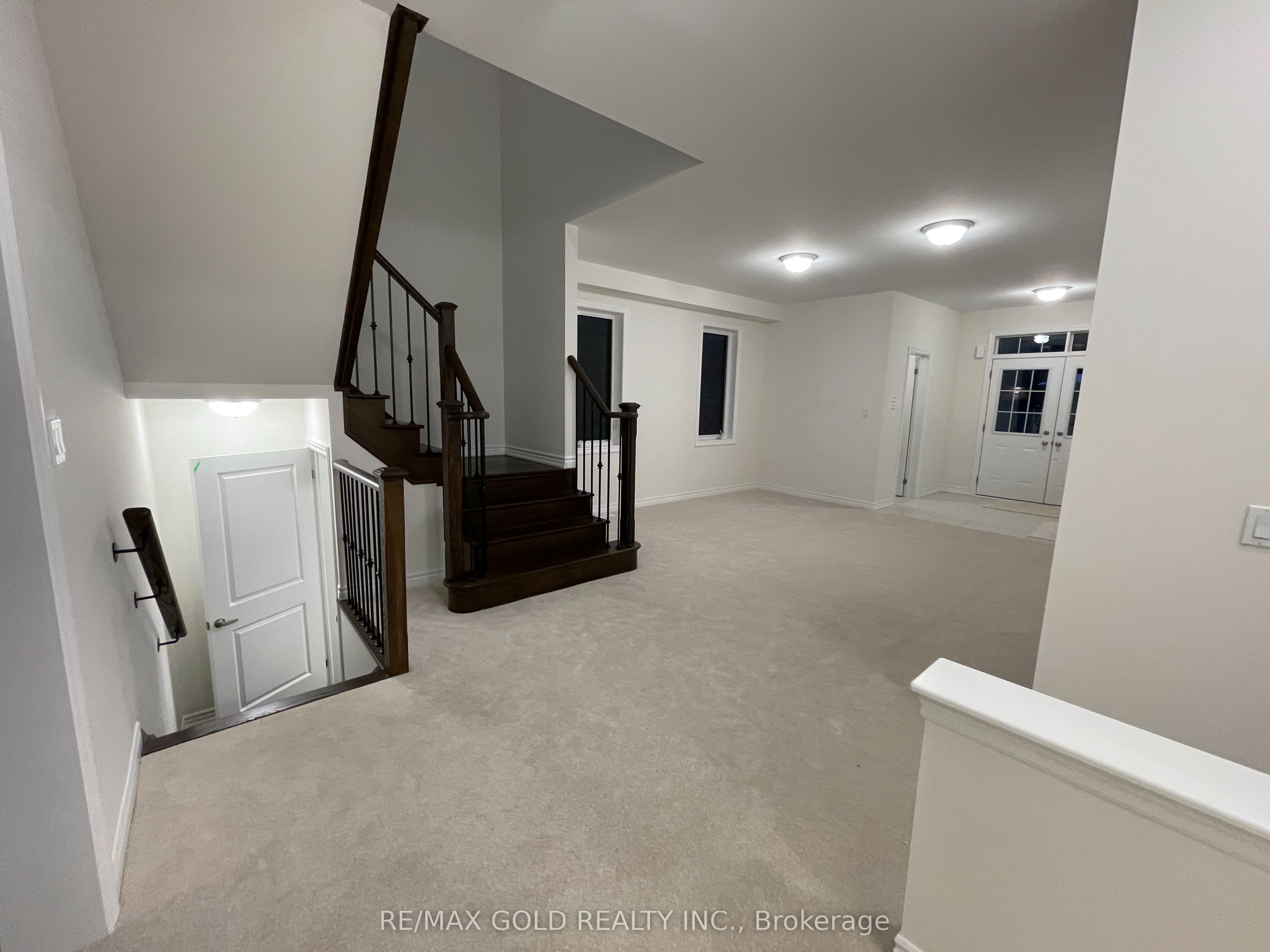 21 Sanford Circle, Springwater, ON L9X 2A8 photo 4