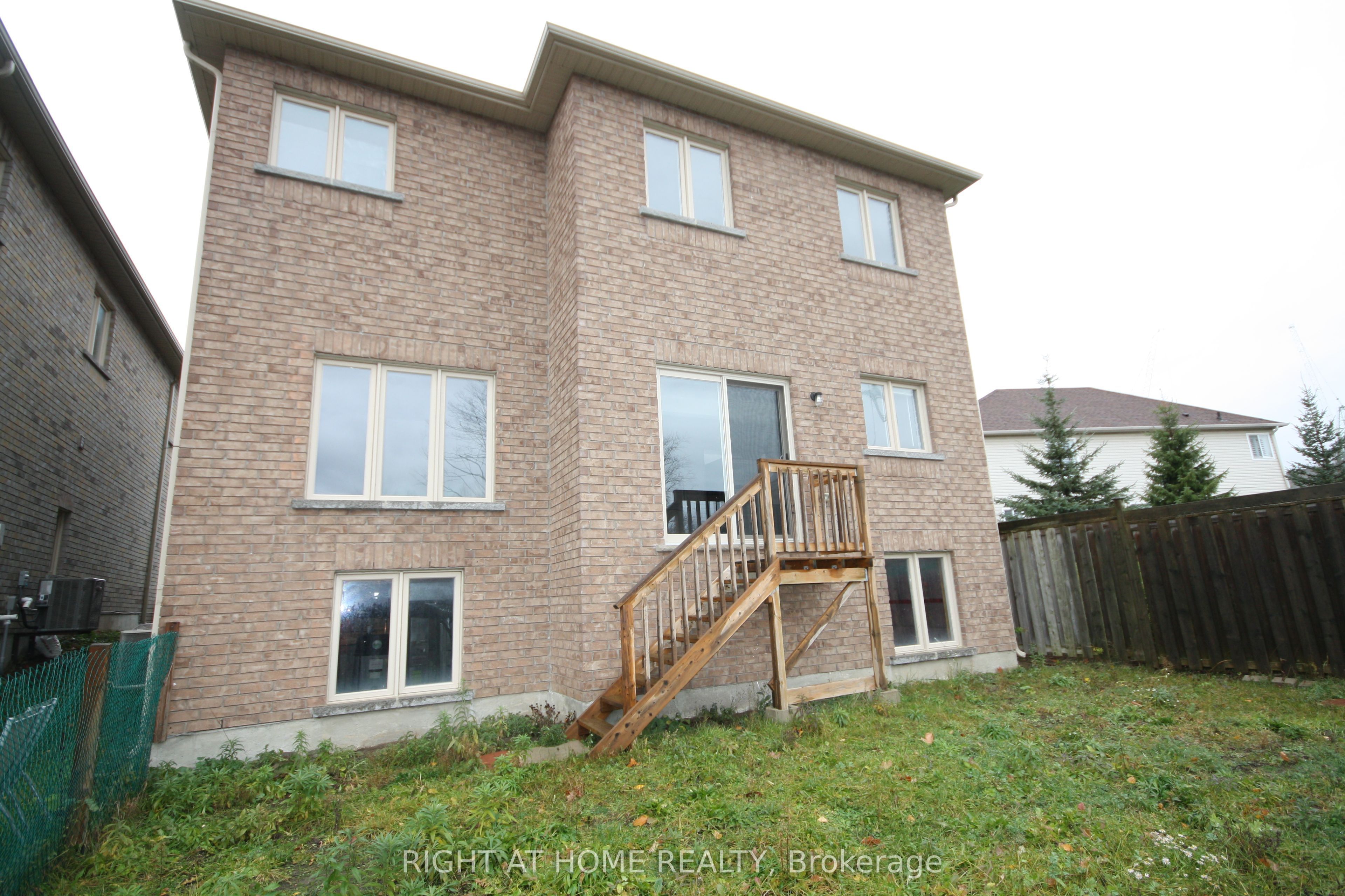 66 White Crescent, Barrie, ON L4N 5Z9 photo 2