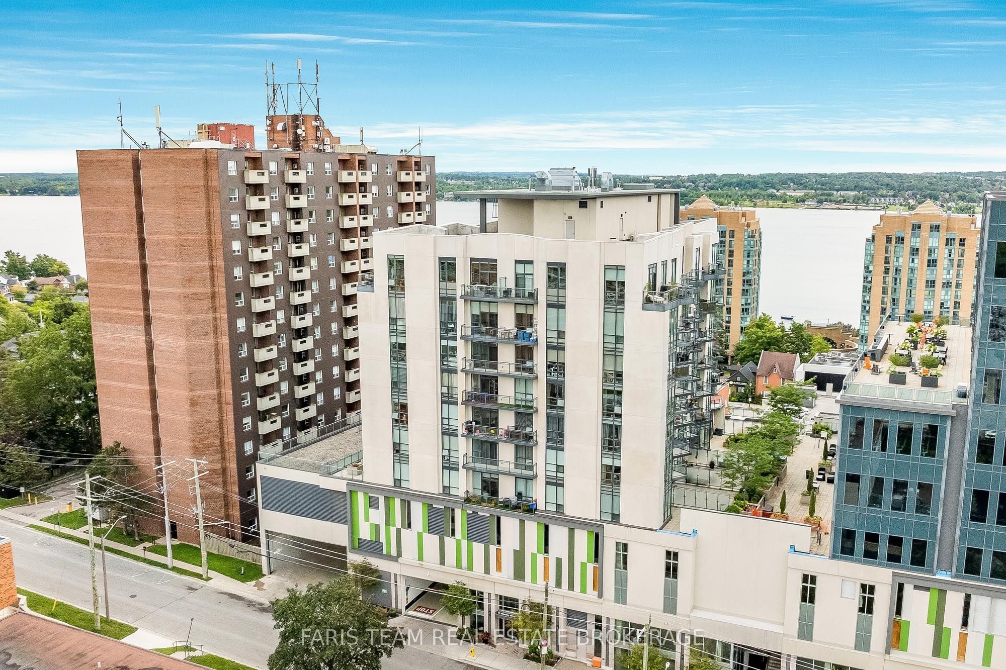 111 Worsley Street PH7, Barrie, ON L4M 5R5