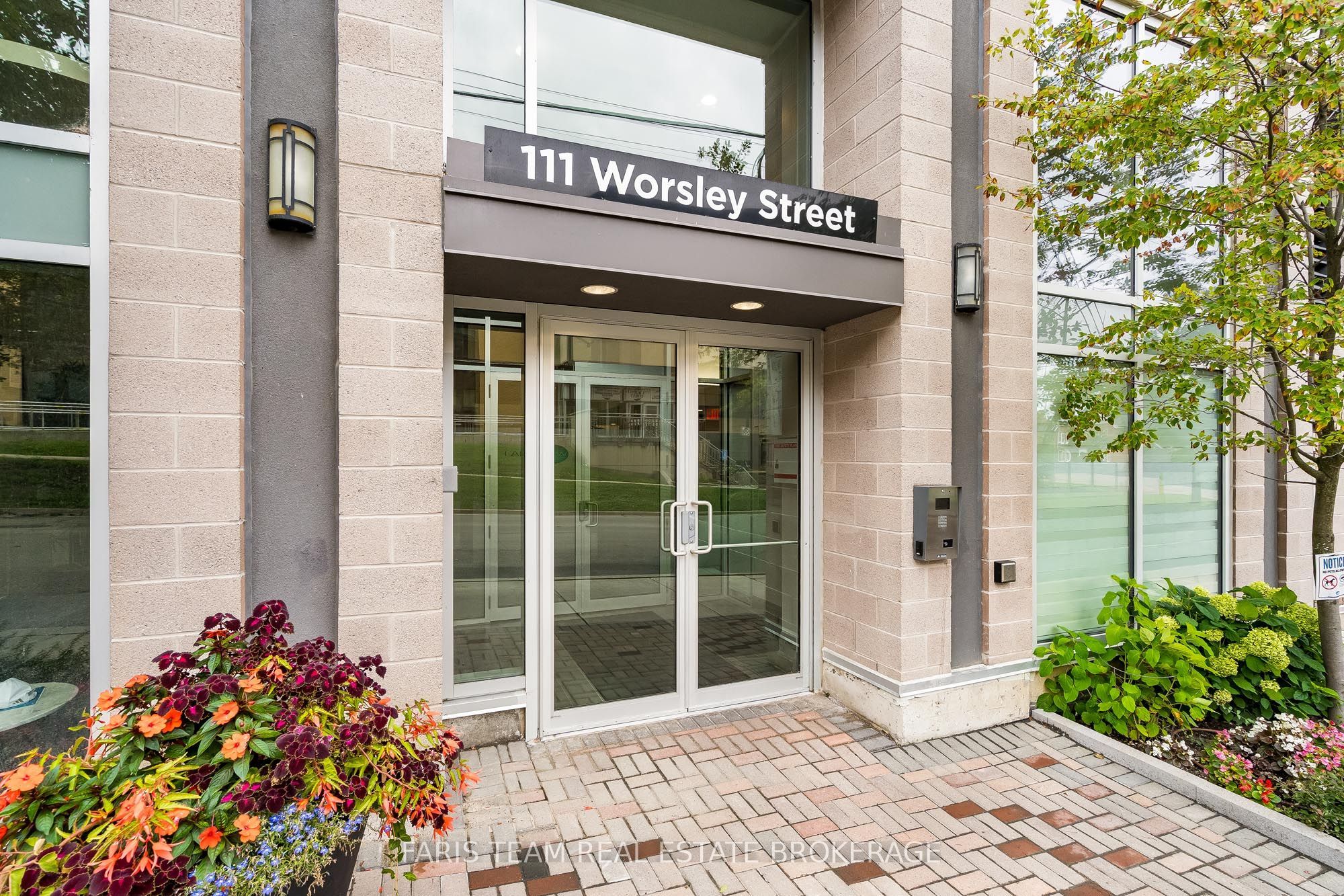 111 Worsley Street PH7, Barrie, ON L4M 5R5 photo 4