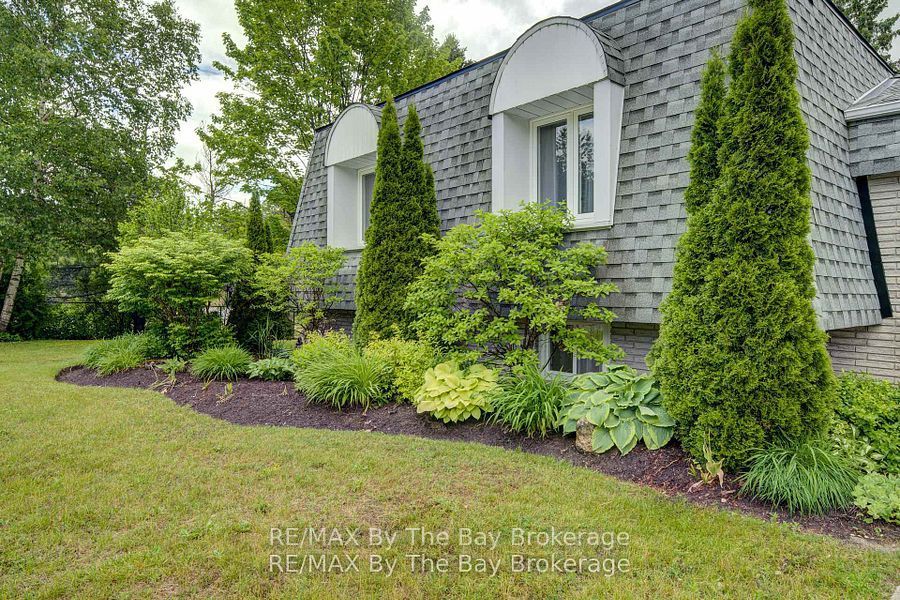 93 Frederick Drive, Wasaga Beach, ON L9Z 1P1 photo 3