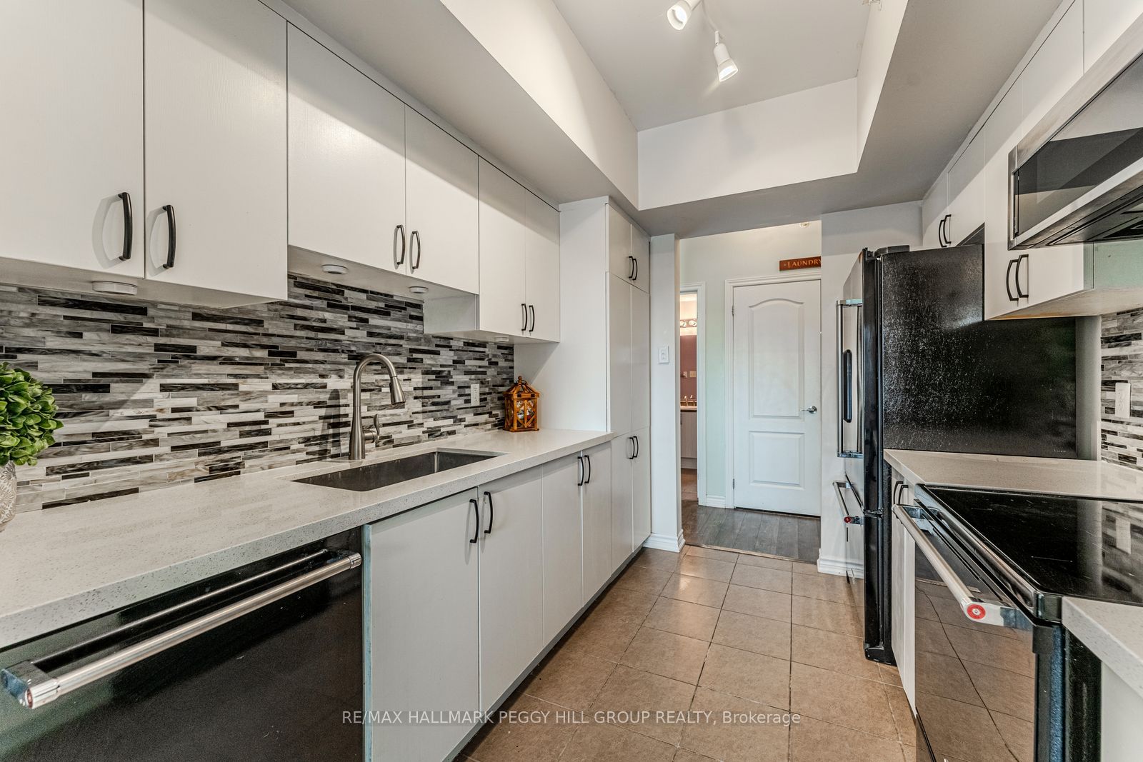 40 Ferndale Drive S 402, Barrie, ON L4N 2L3 photo 5