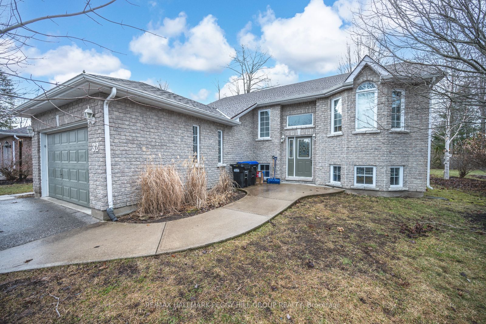 32 54th Street S Lower, Wasaga Beach, ON L9Z 1W9