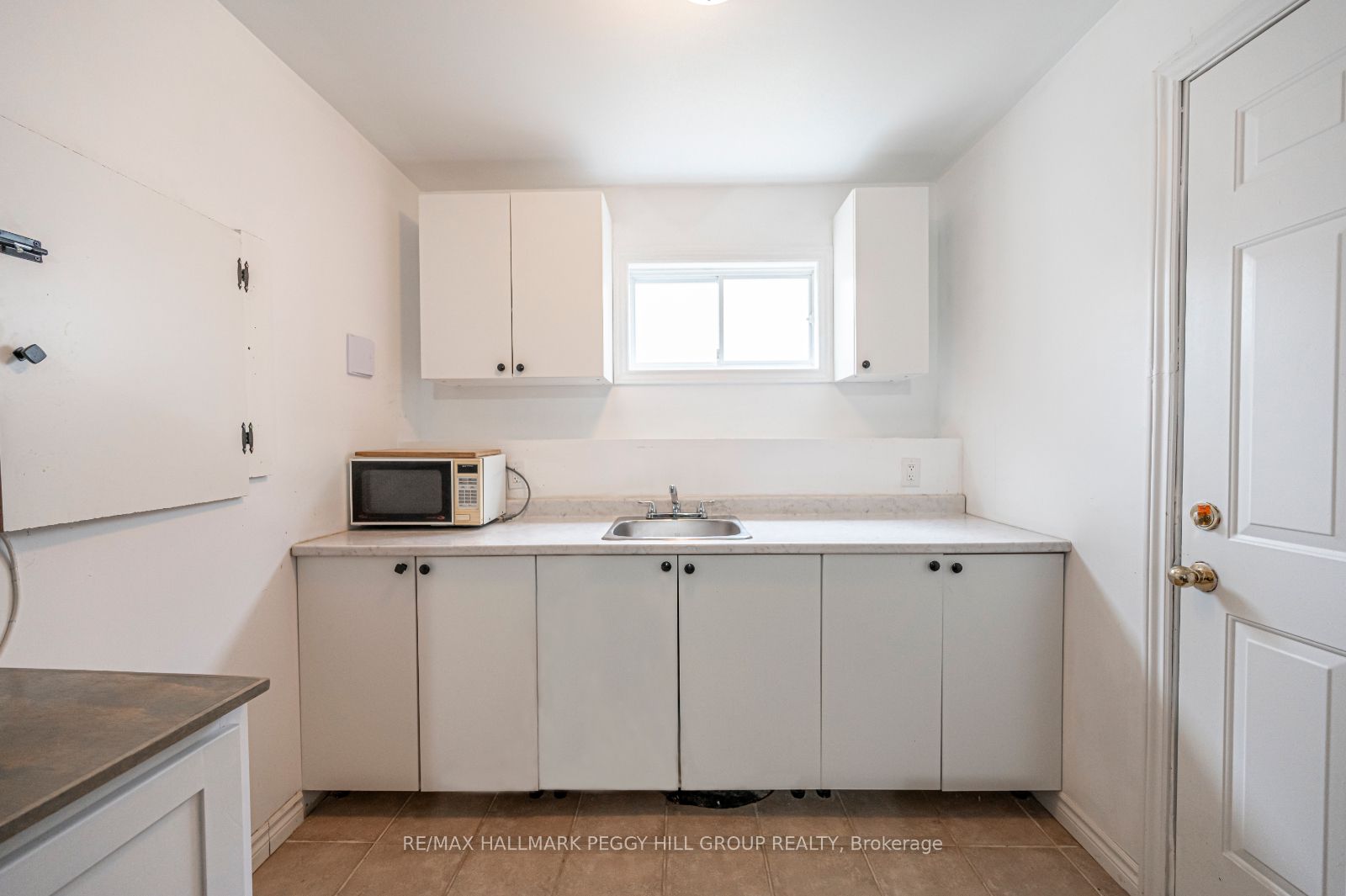 32 54th Street S Lower, Wasaga Beach, ON L9Z 1W9 photo 2