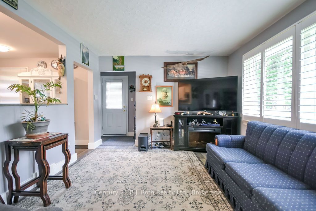 976 Yonge Street, Midland, ON L4R 2E7 photo 3