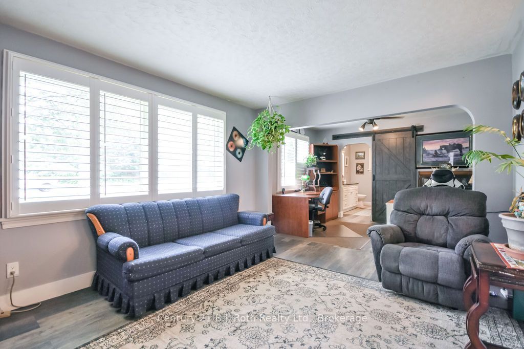 976 Yonge Street, Midland, ON L4R 2E7 photo 4