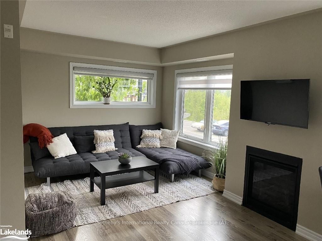 7 ANCHORAGE Crescent 201, Collingwood, ON L9Y 0Y6 photo 3