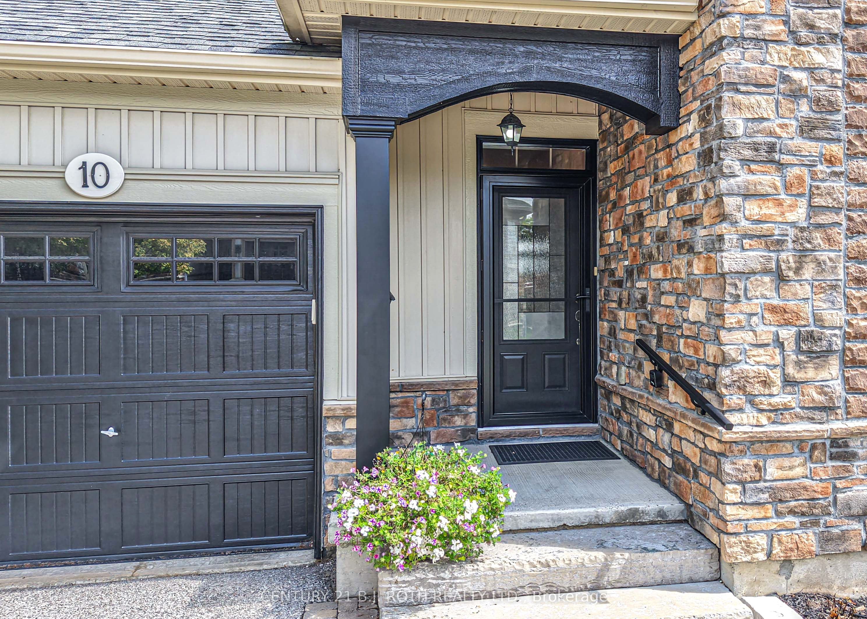 10 Canterbury Circle, Orillia, ON L3V 0C9 photo 4