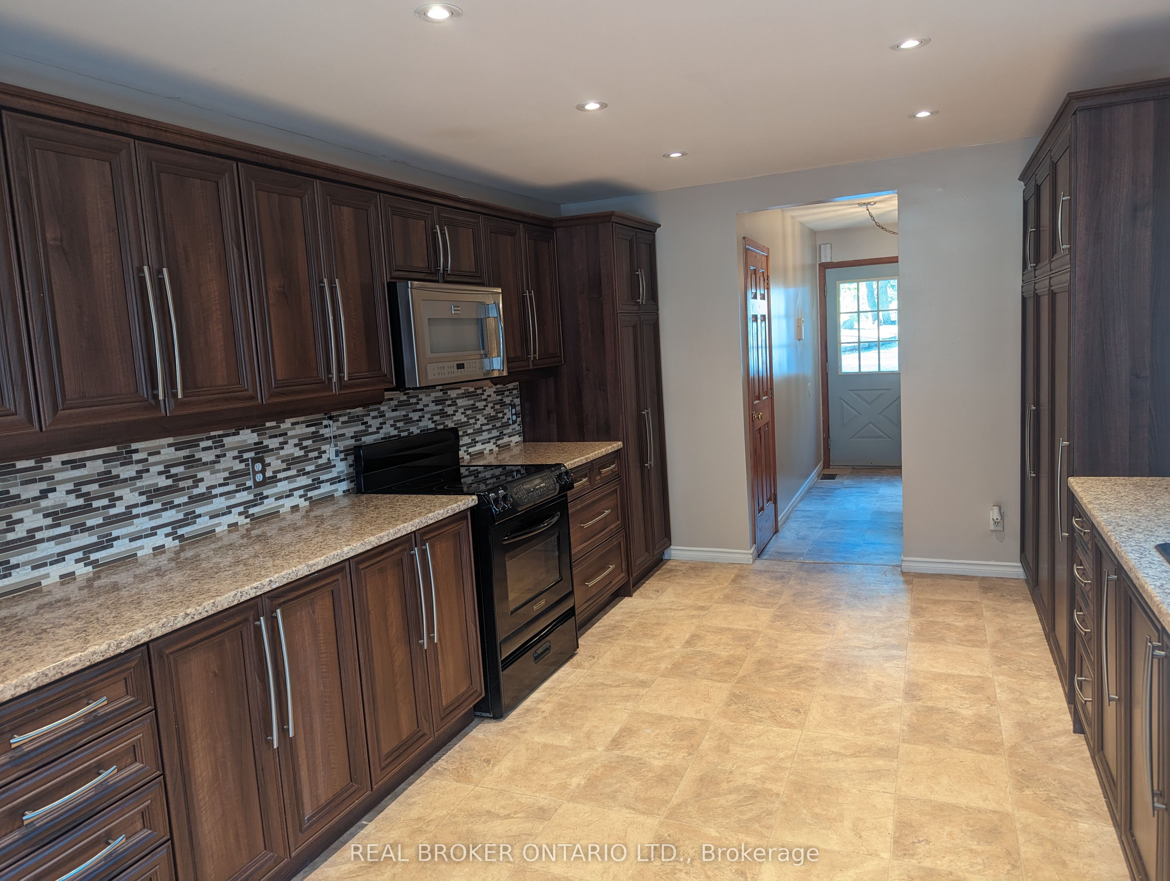 1107 Mosley Street, Wasaga Beach, ON L9Z 2G1 photo 2