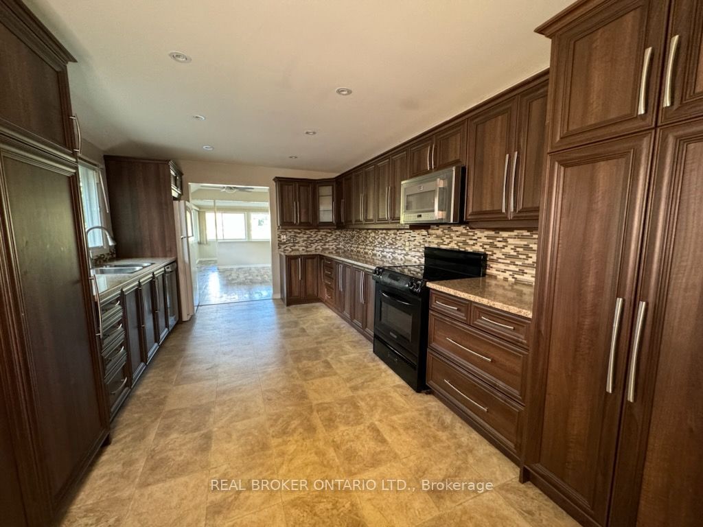1107 Mosley Street, Wasaga Beach, ON L9Z 2G1 photo 3