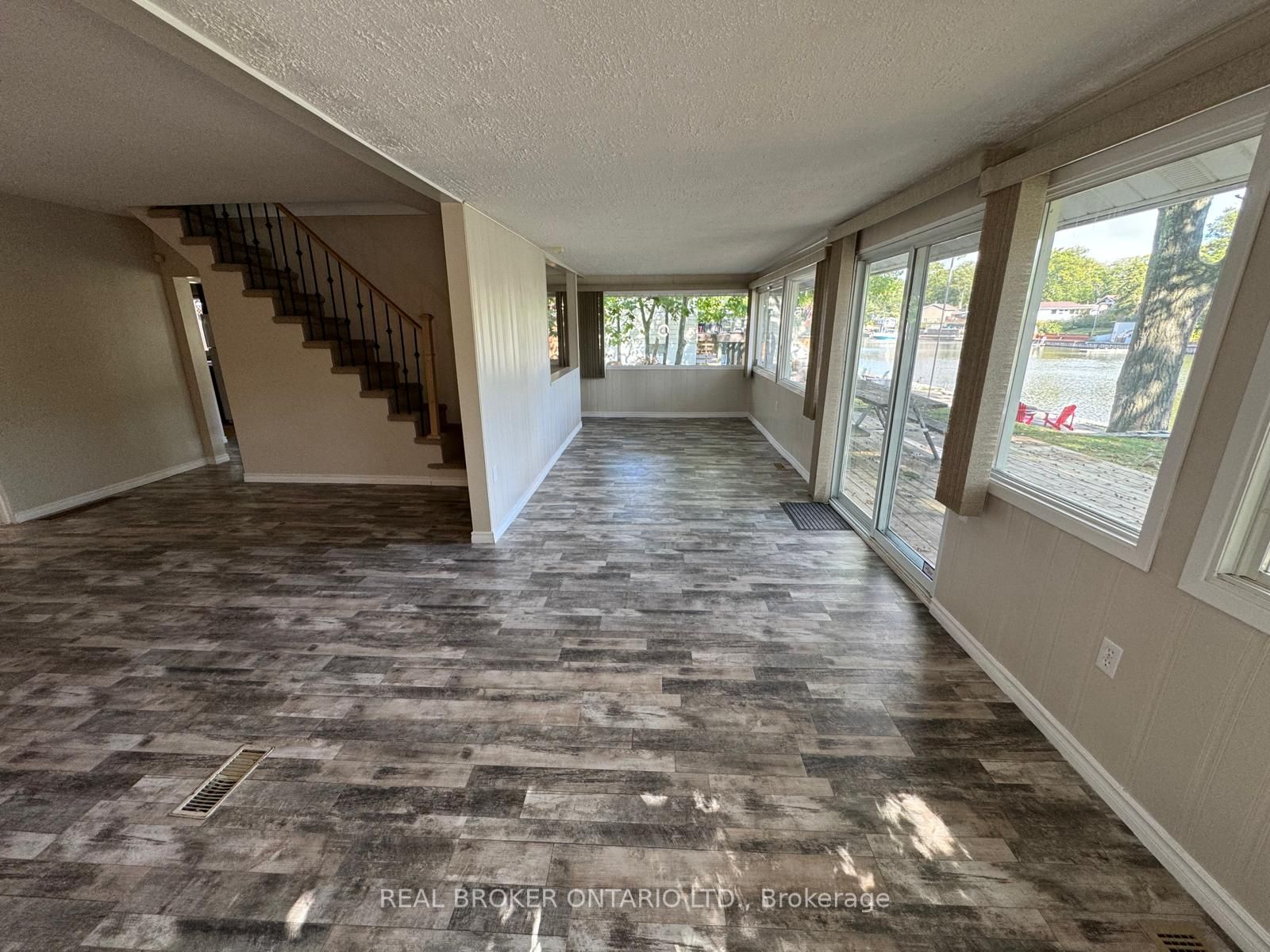 1107 Mosley Street, Wasaga Beach, ON L9Z 2G1 photo 4