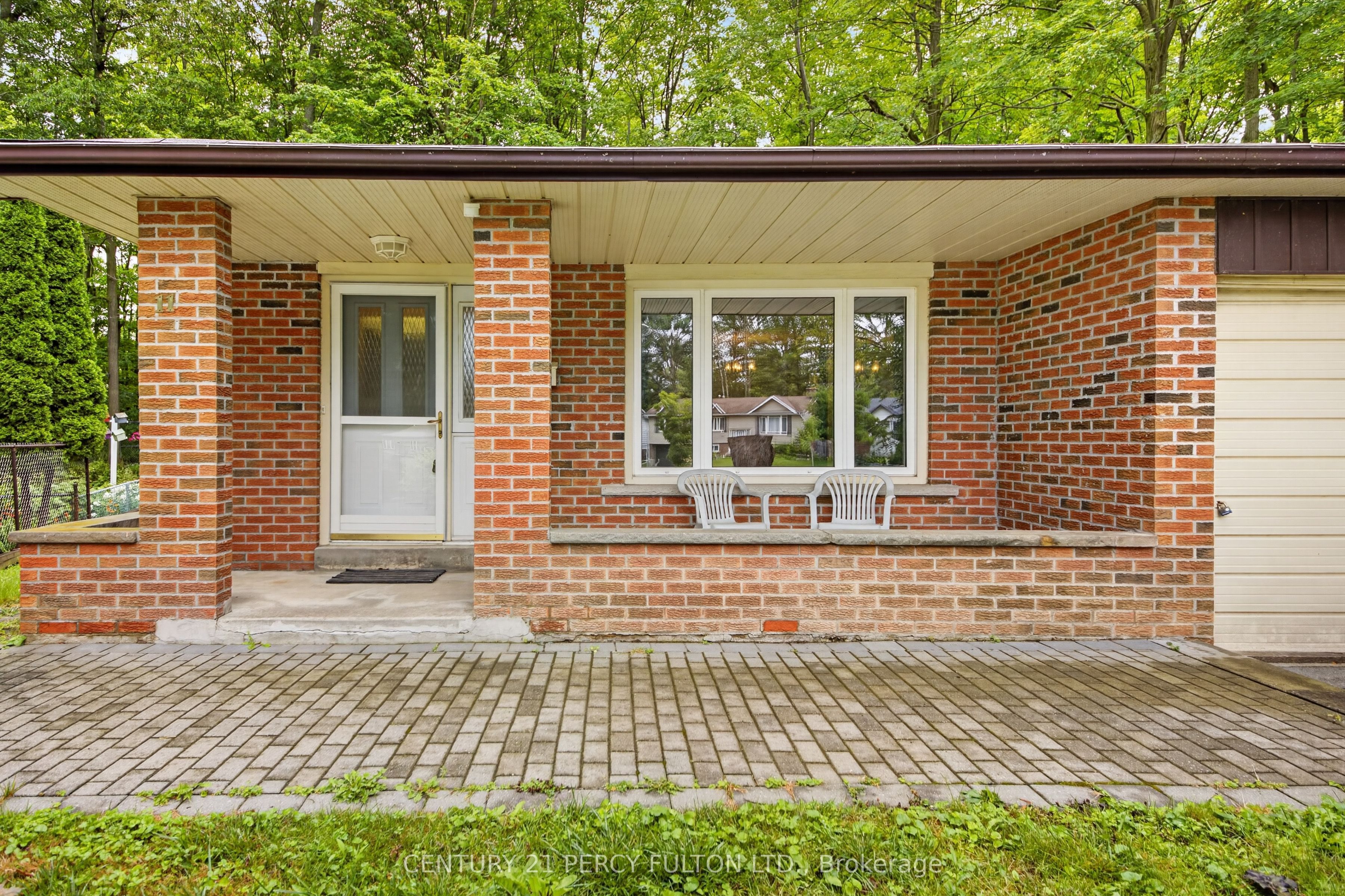 11 Aldergrove Circle, Barrie, ON L4M 4W6 photo 2