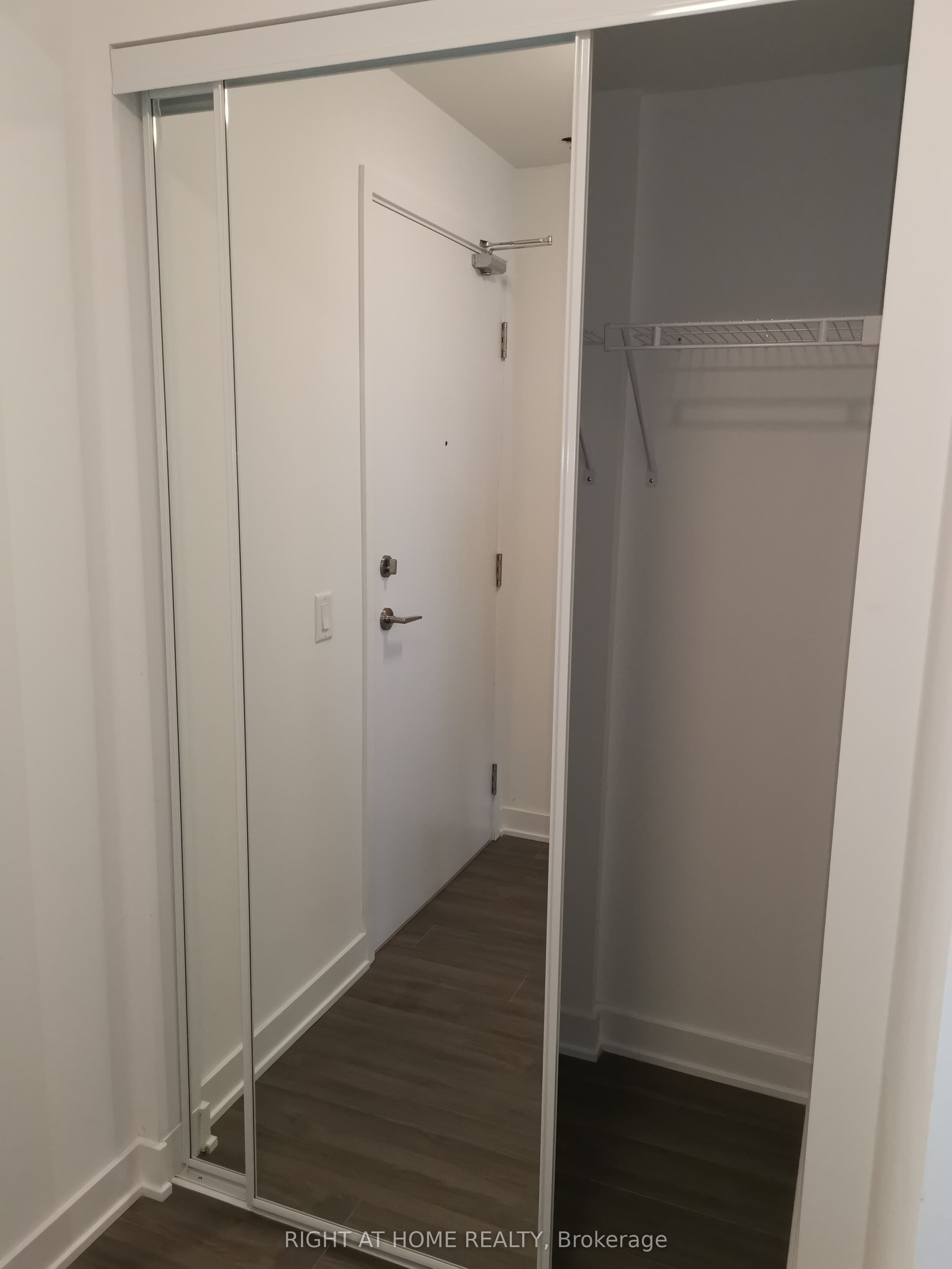 681 E YONGE Street E 612, Barrie, ON L9J 0K1 photo 2