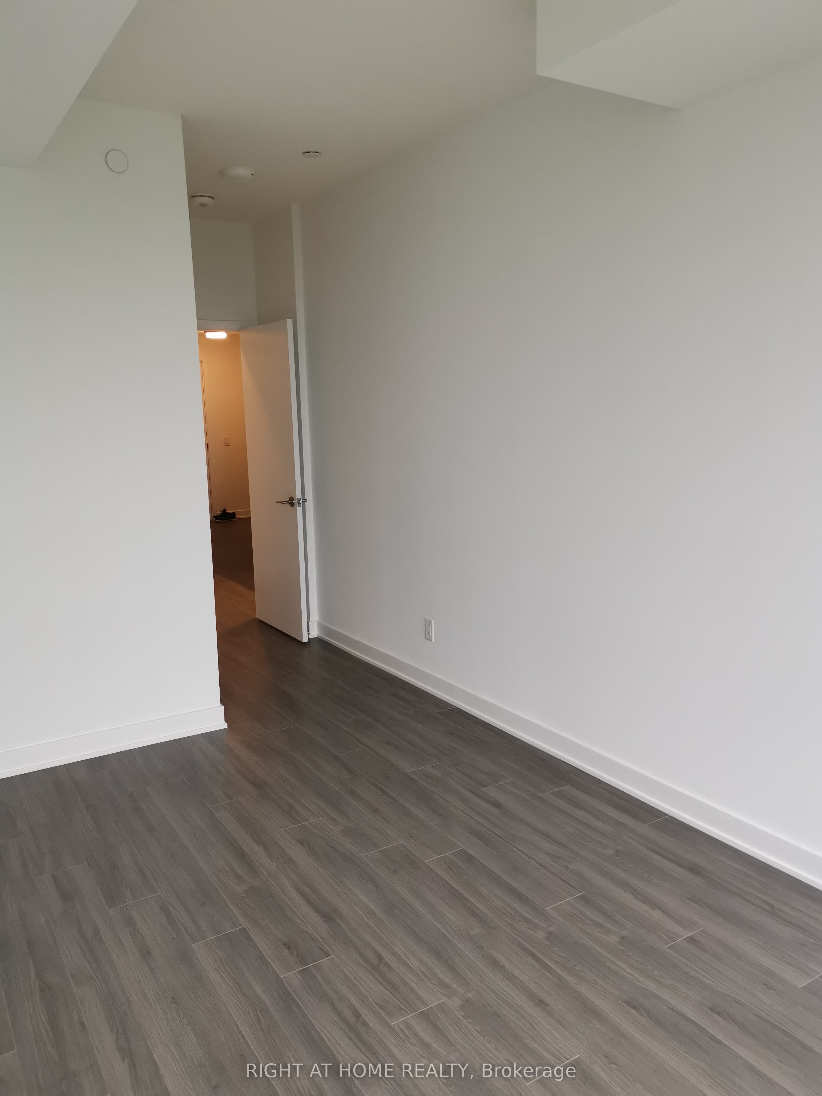 681 E YONGE Street E 612, Barrie, ON L9J 0K1 photo 4