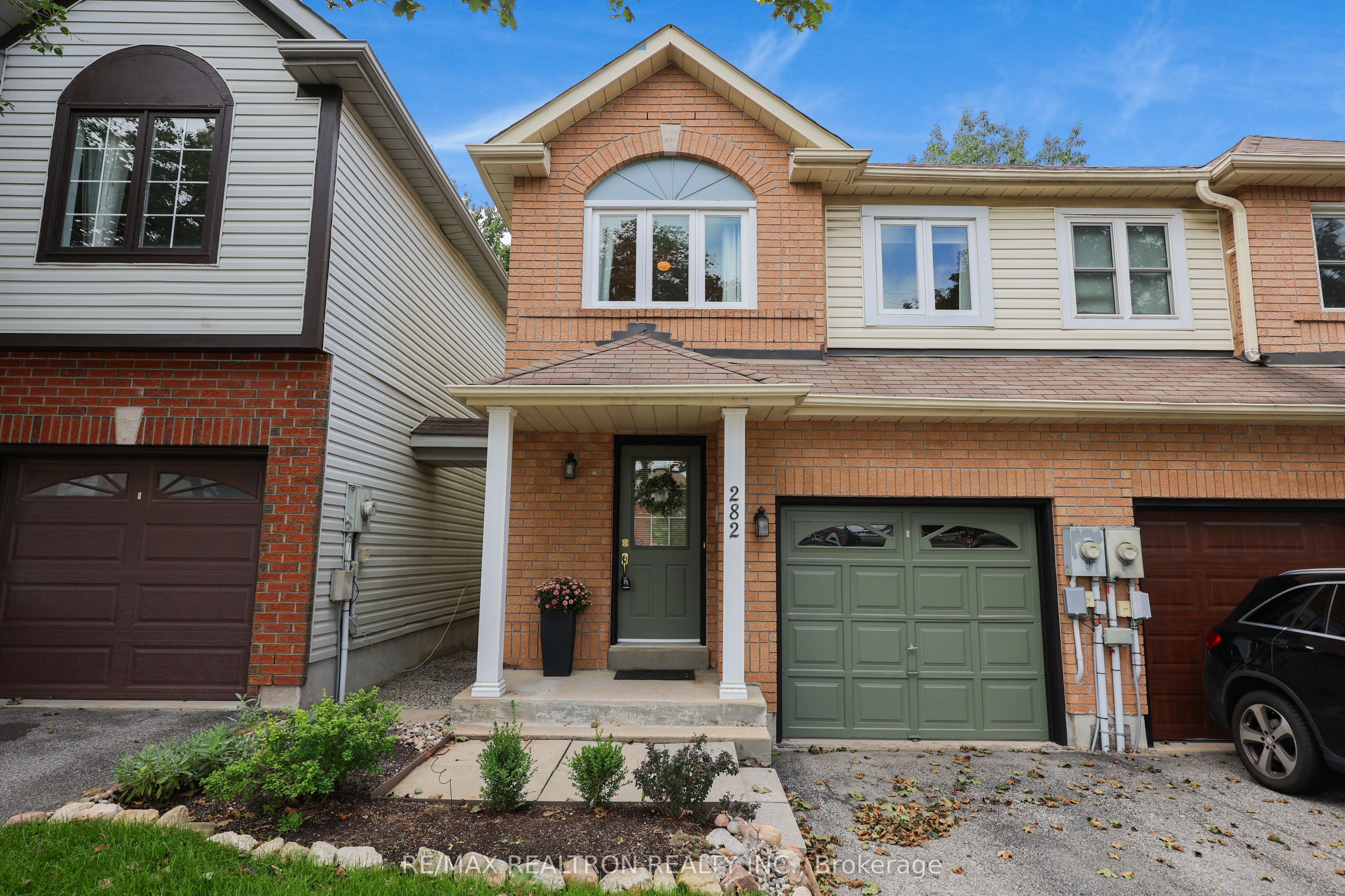 282 Ferndale Drive S, Barrie, ON L4N 8J9 photo 2