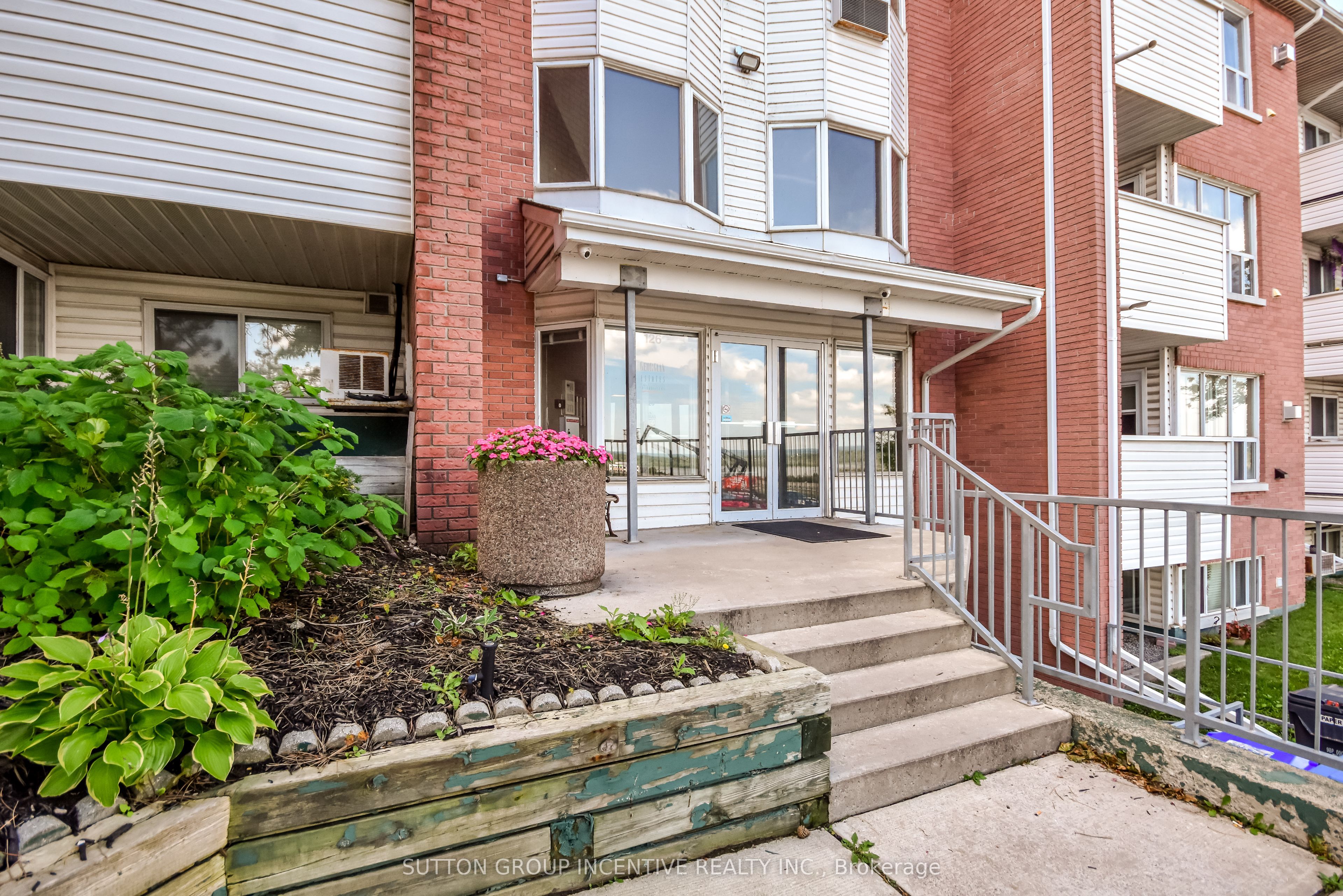 126 Bell Farm Road B05, Barrie, ON L4M 6J3 photo 2