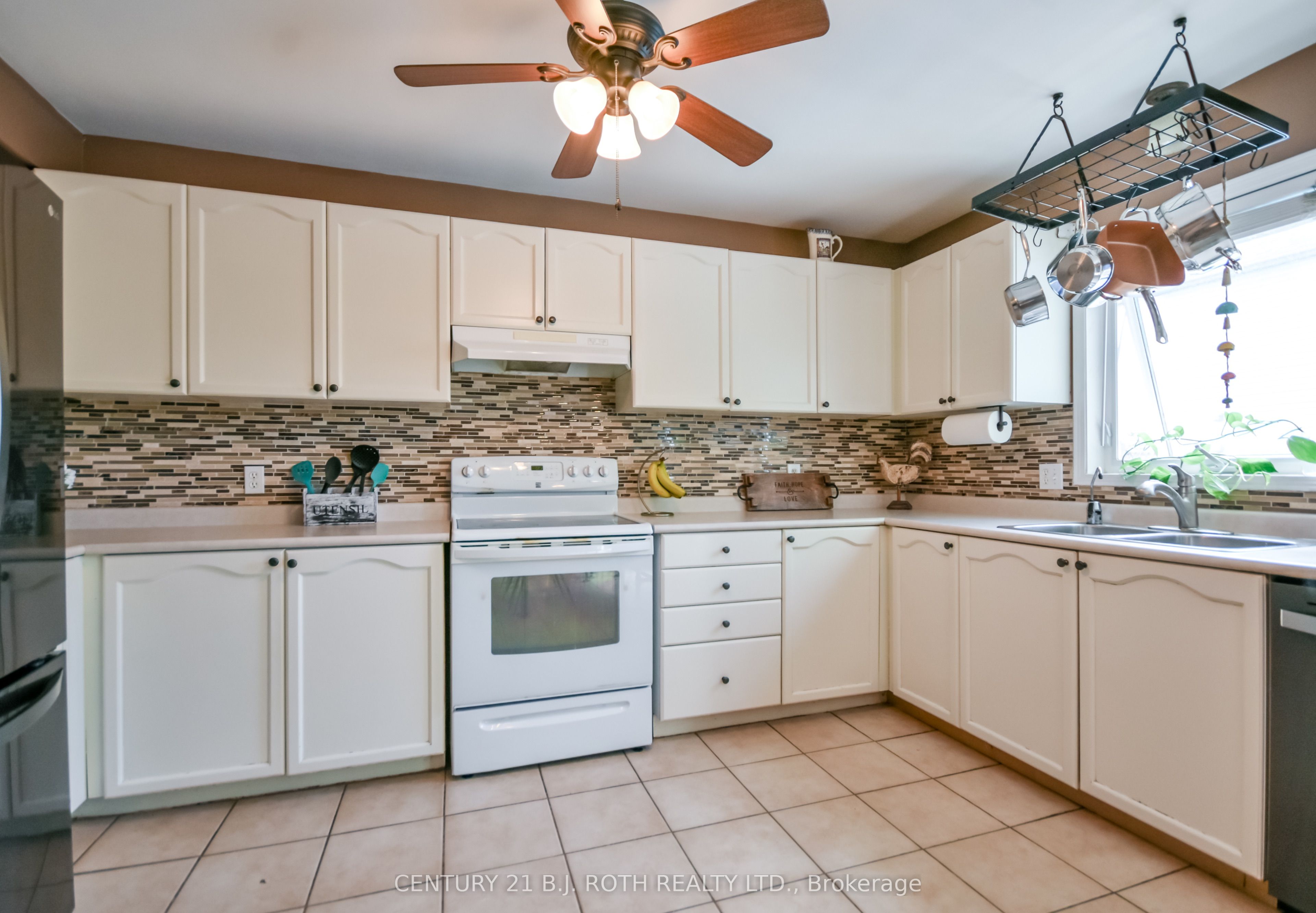 42 Farmstead Crescent, Barrie, ON L4N 8S1 photo 5