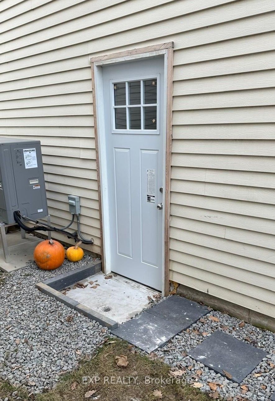 43 D'ambrosio Drive, Barrie, ON L4N 6V6 photo 3