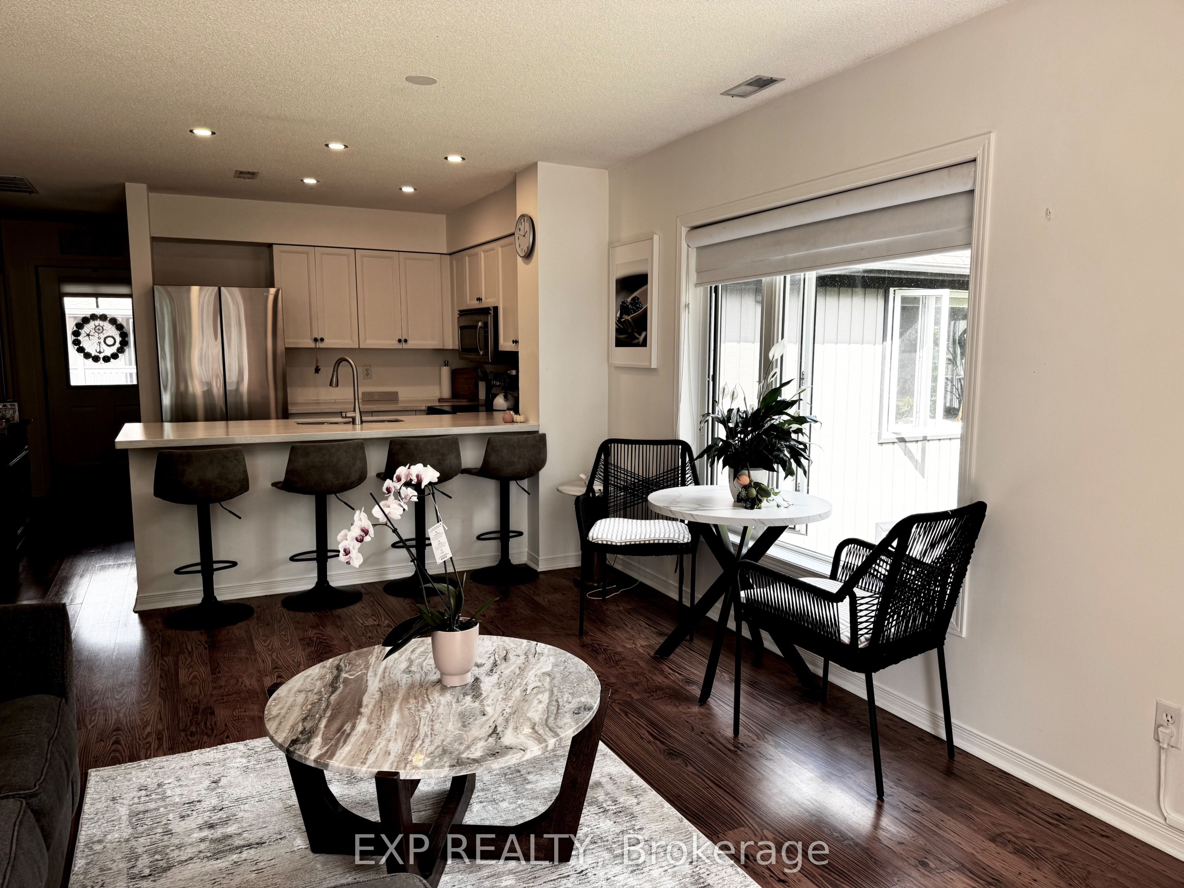 330 Mariners Way 1, Collingwood, ON L9Y 5C7 photo 3