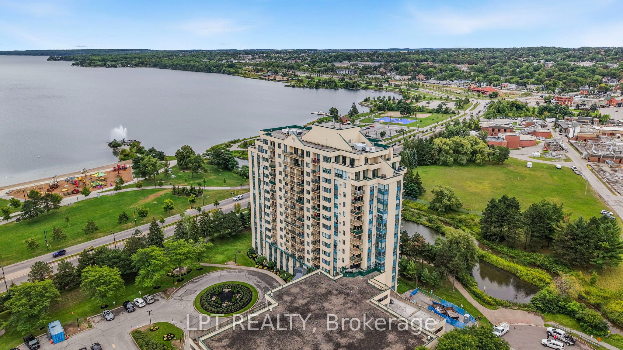 75 Ellen Street 1111, Barrie, ON L4N 7R6