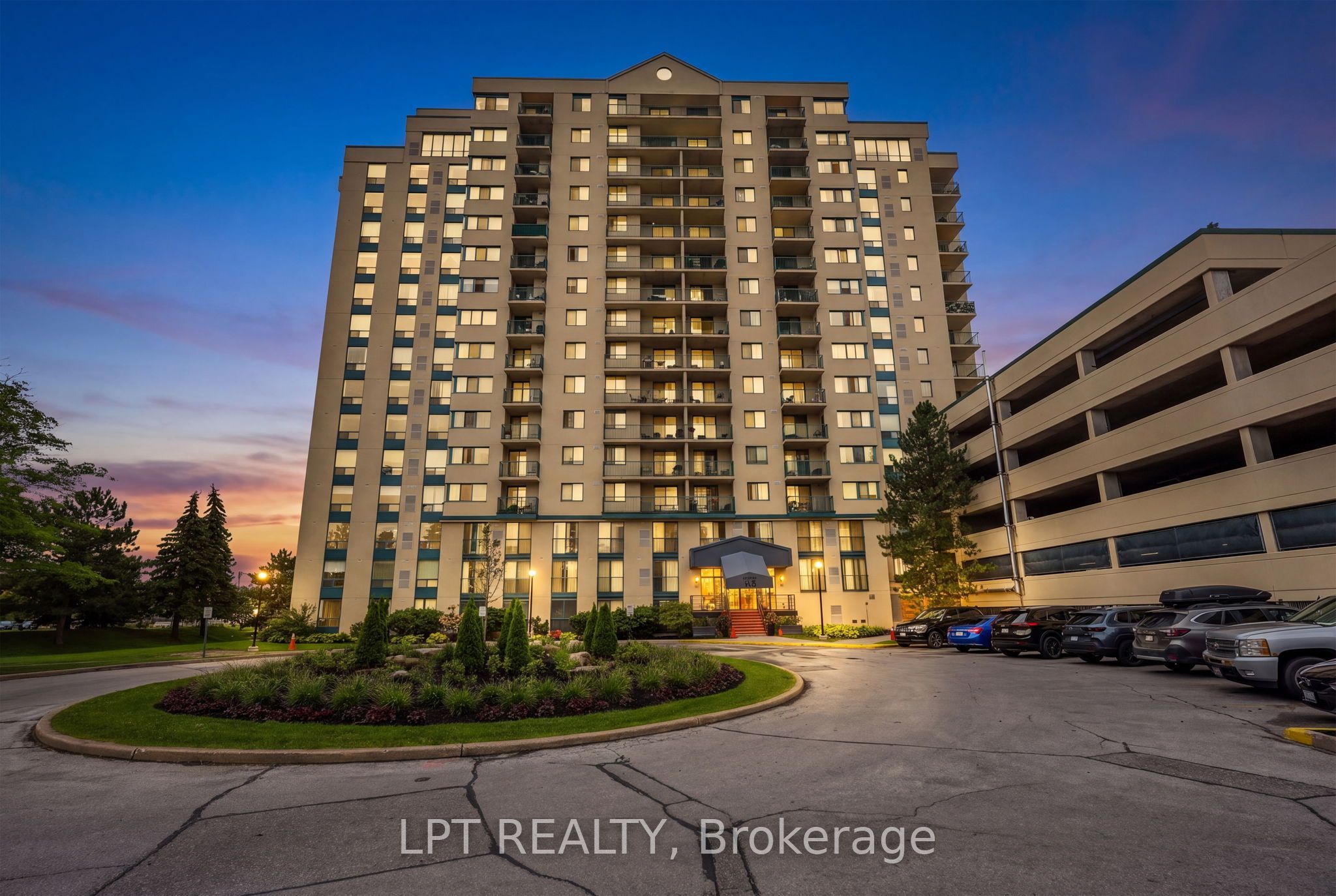 75 Ellen Street 1111, Barrie, ON L4N 7R6 photo 3