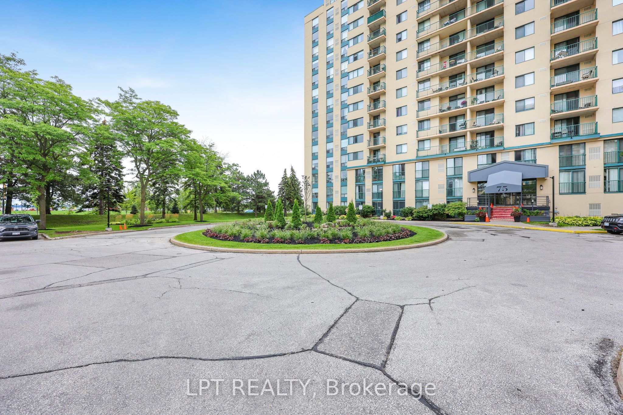 75 Ellen Street 1111, Barrie, ON L4N 7R6 photo 4
