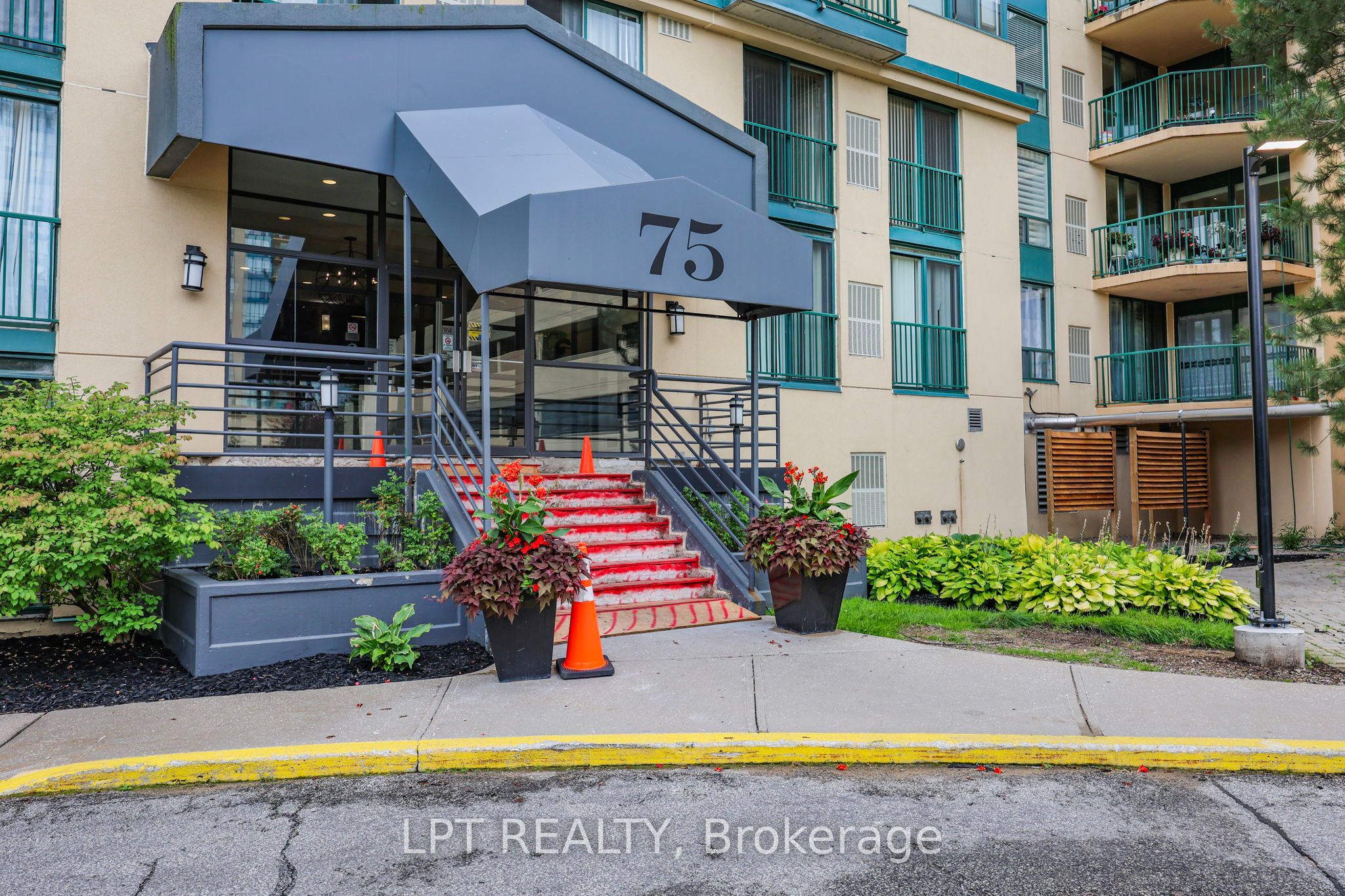 75 Ellen Street 1111, Barrie, ON L4N 7R6 photo 5