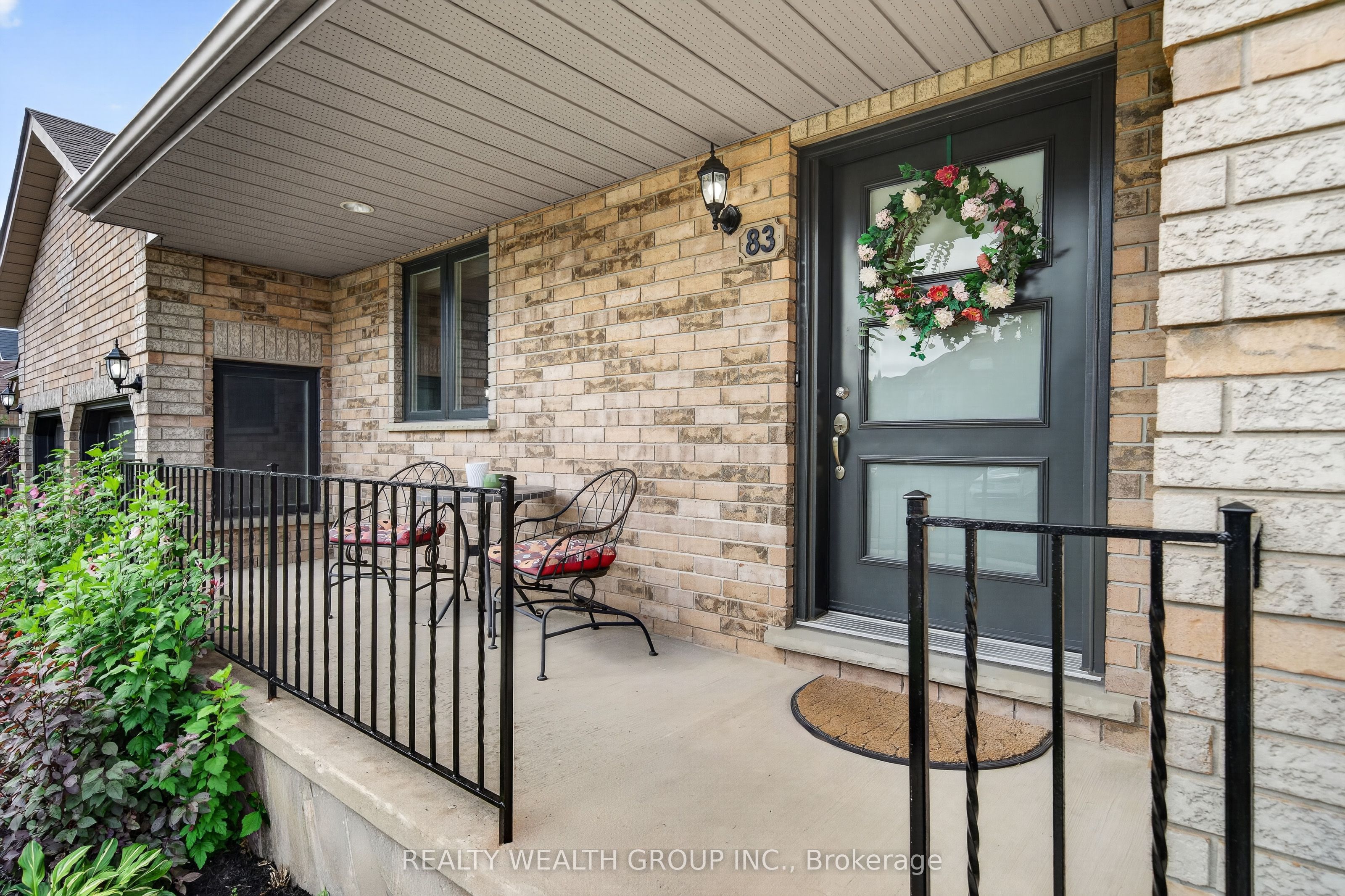 83 Logan Court, Barrie, ON L4N 8G7 photo 3