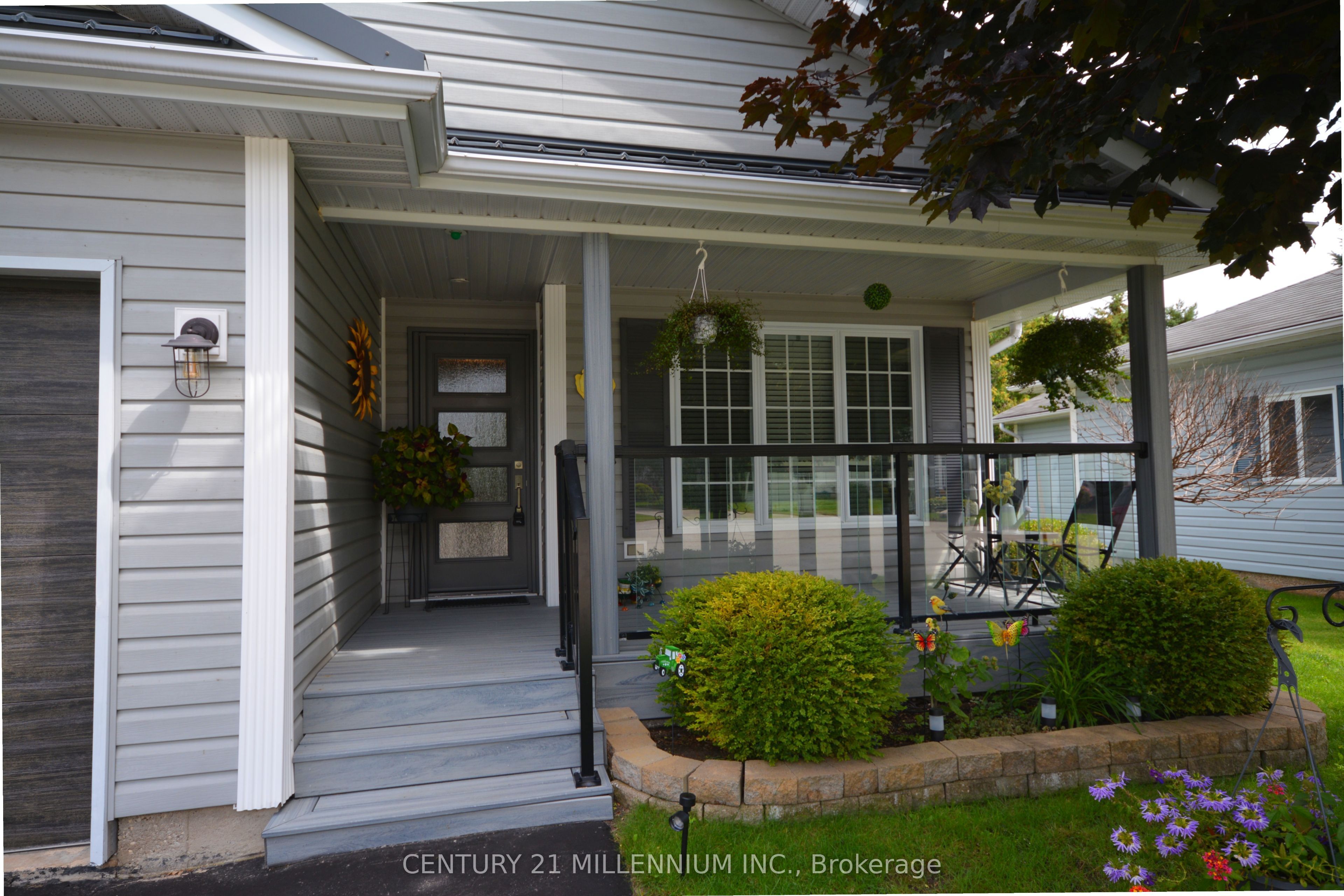 70 Pennsylvania Ave, Wasaga Beach, ON L9Z 3A8 photo 2