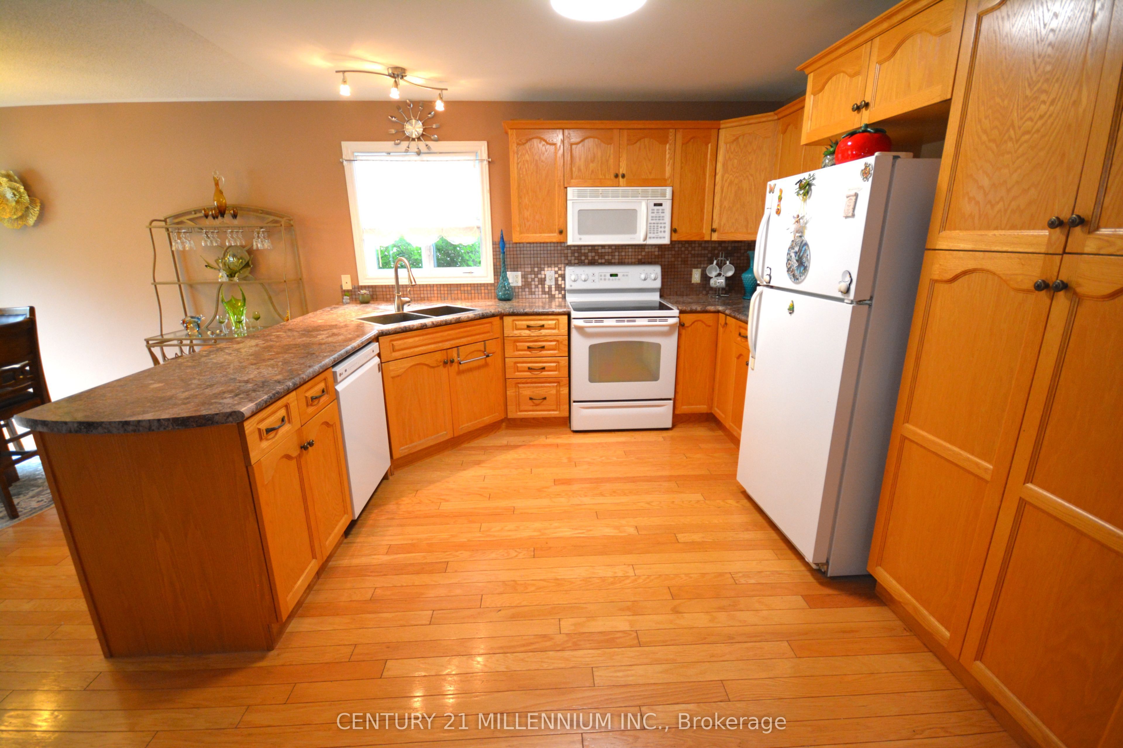 70 Pennsylvania Ave, Wasaga Beach, ON L9Z 3A8 photo 5