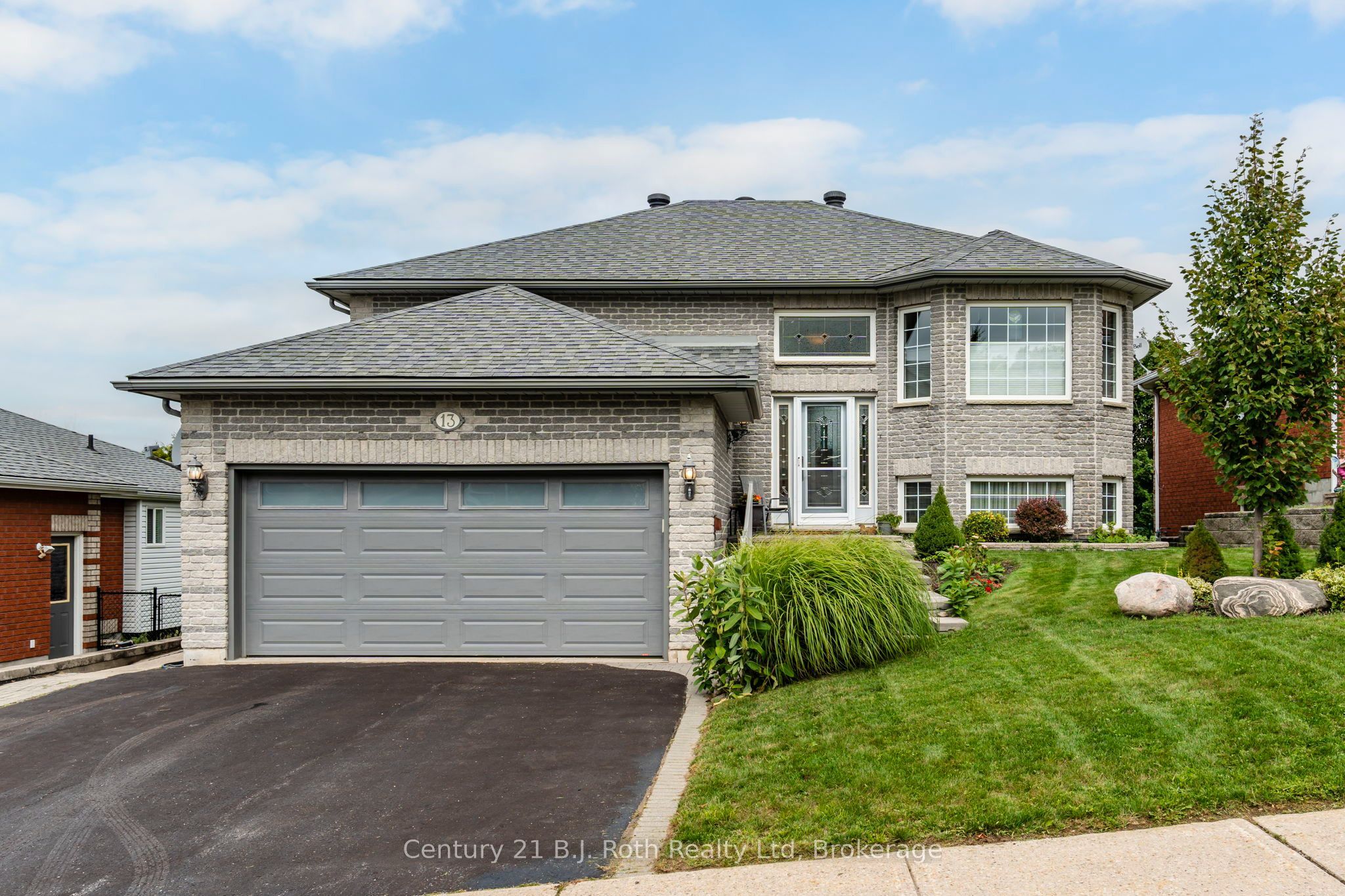 13 Charles Street, Penetanguishene, ON L9M 2G6