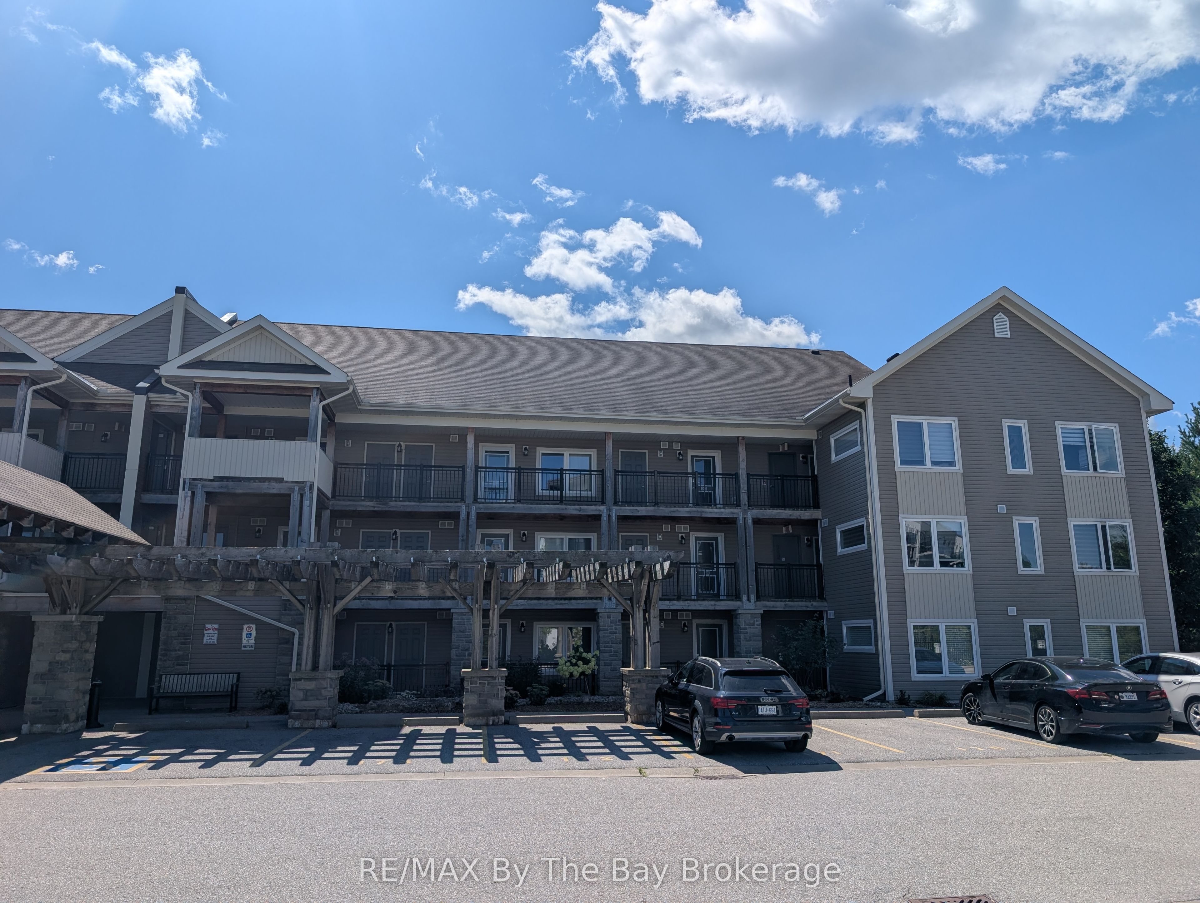 10 Brandy Lane Drive 107, Collingwood, ON L9Y 0X4